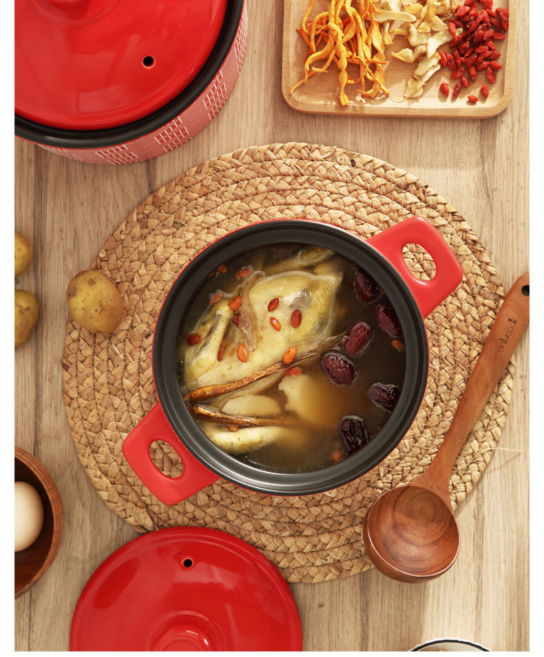 Ceramic cooking pots with lids