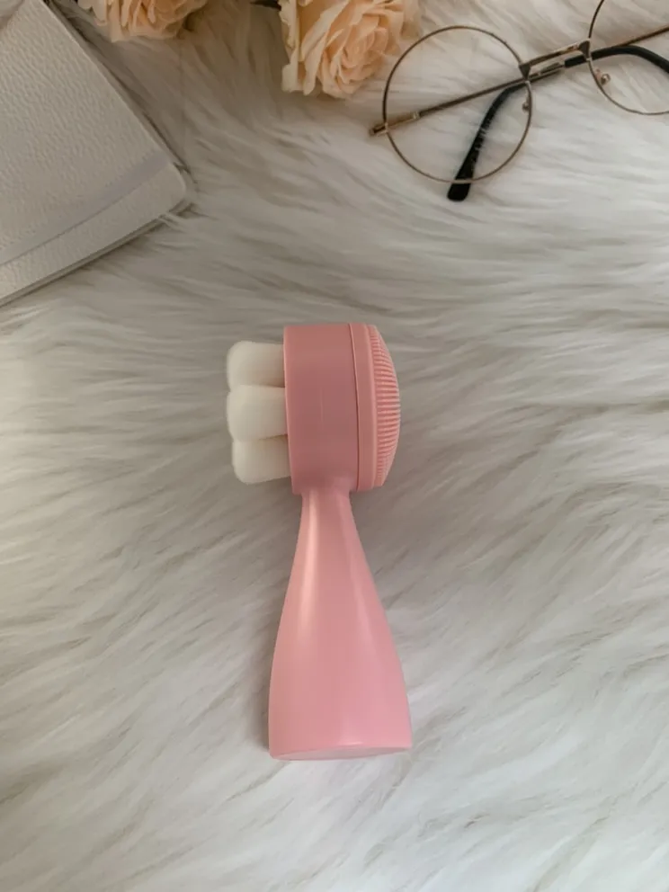 Facial Cleansing Brush View 3