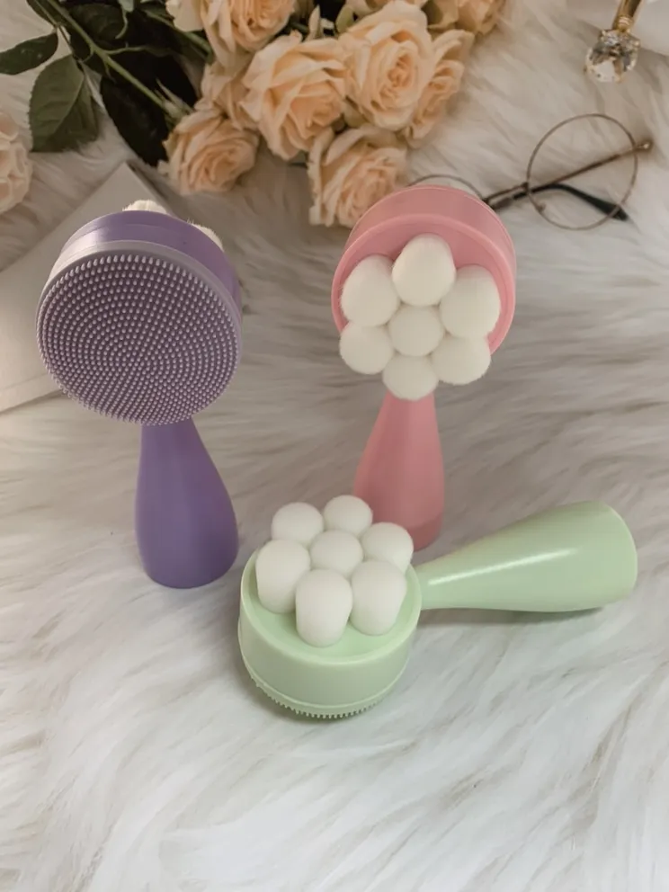 Facial Cleansing Brush View 1