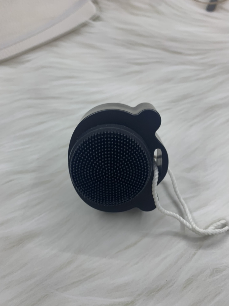 Mini Double-Face Black Bamboo Charcoal Hair Hanging Facial Brush Cilicone Facial Massage