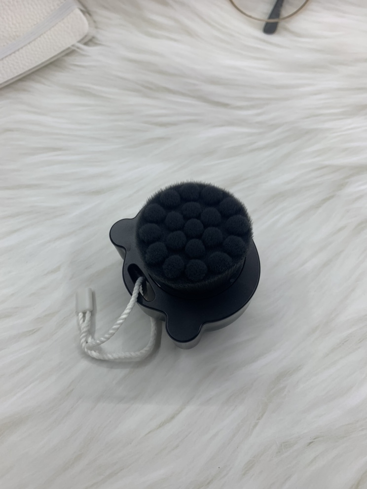 Mini Double-Face Black Bamboo Charcoal Hair Hanging Facial Brush Cilicone Facial Massage