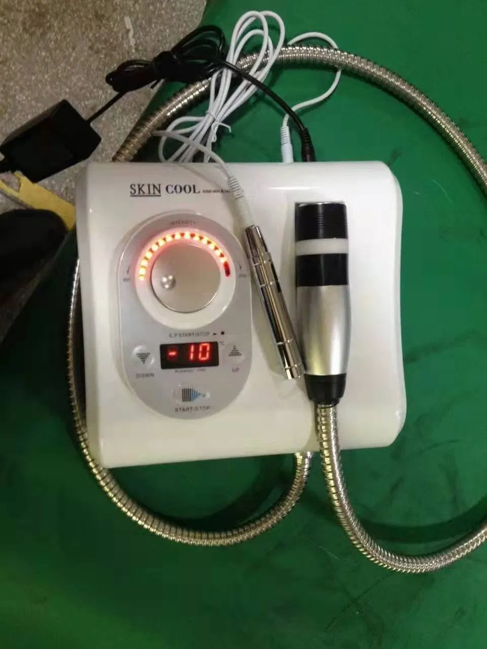 New Skin Cooling Cryo Electroporatation Hot and Cold Facial Care Massage Device