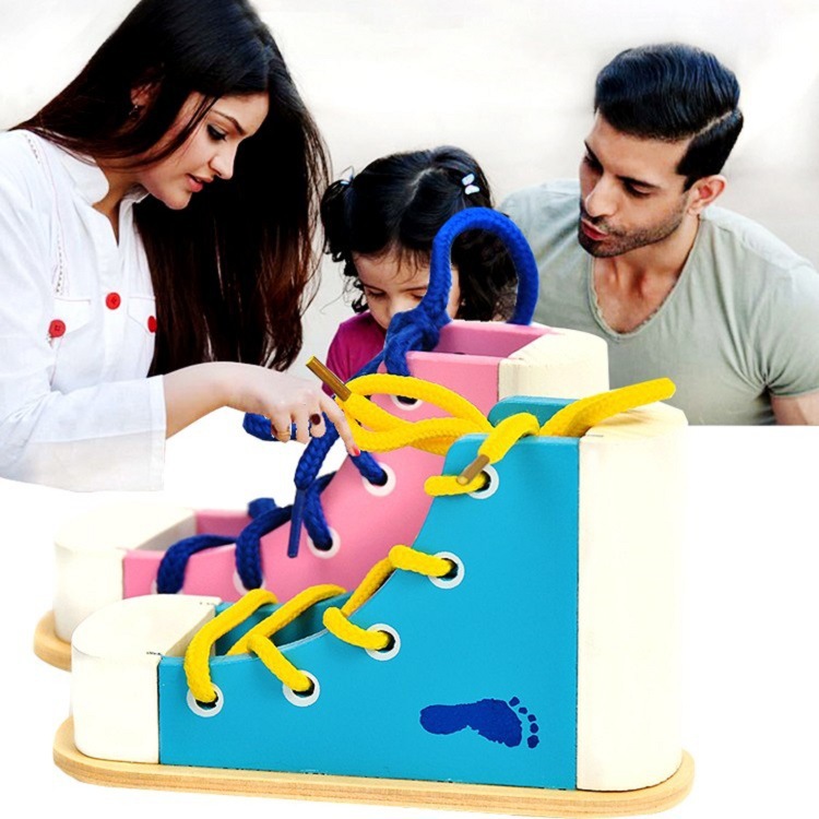 Wooden Shoe Lacing Game Toy 2