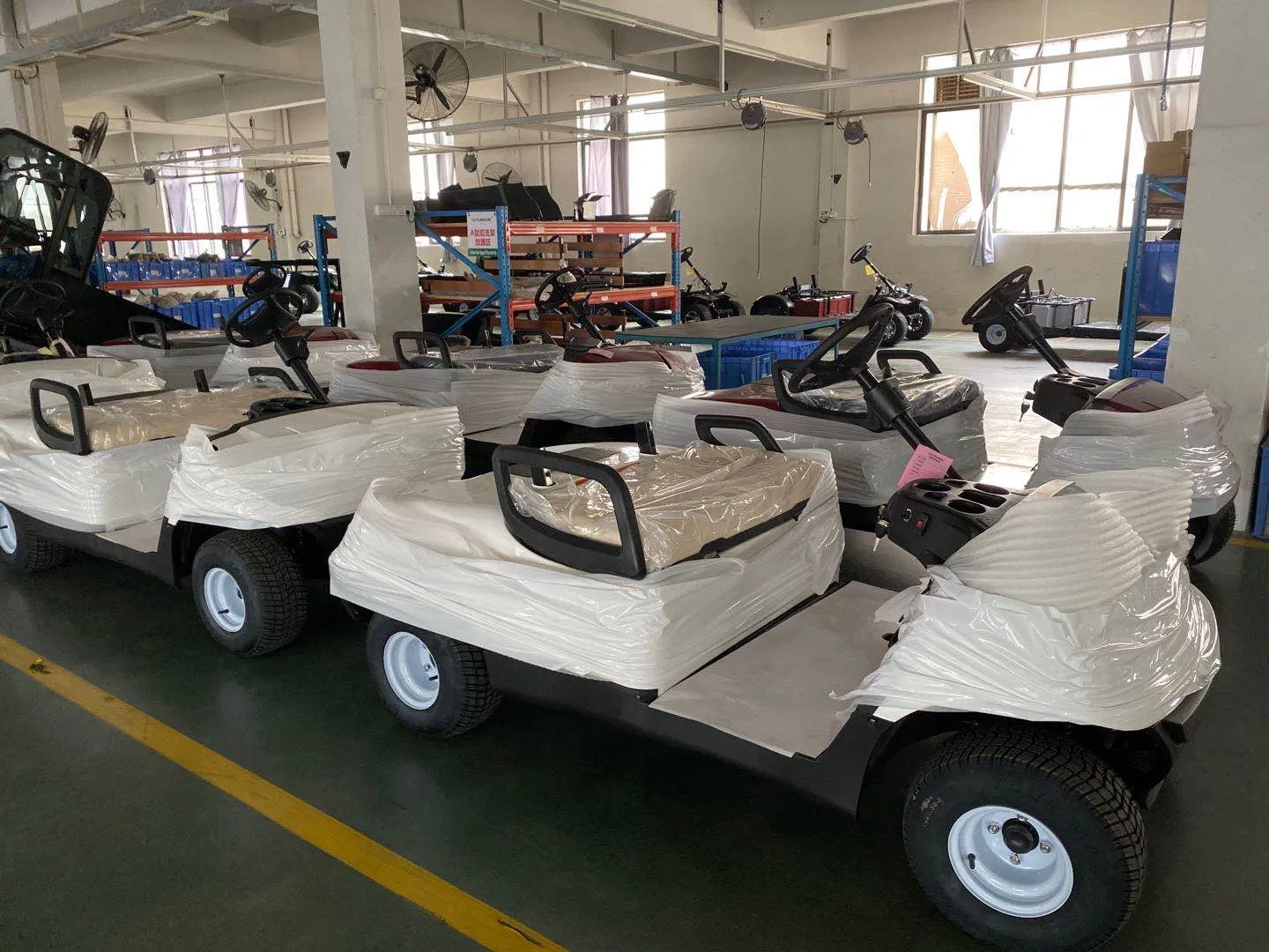 CE Approved 4 Seater Electric Golf Carts with Folded Back Seat