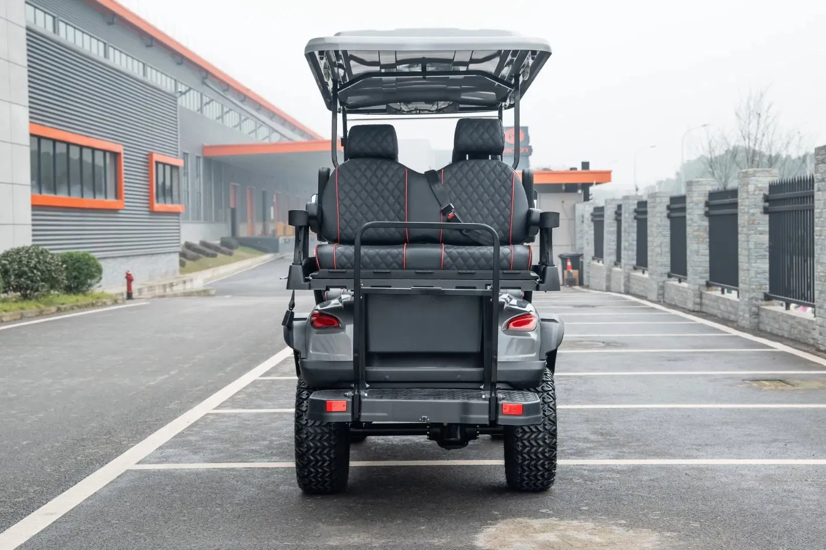 Luxury 4-Passenger Golf Cart with High-Resilience Leather Seats &amp; Foldable Plexiglass Roof