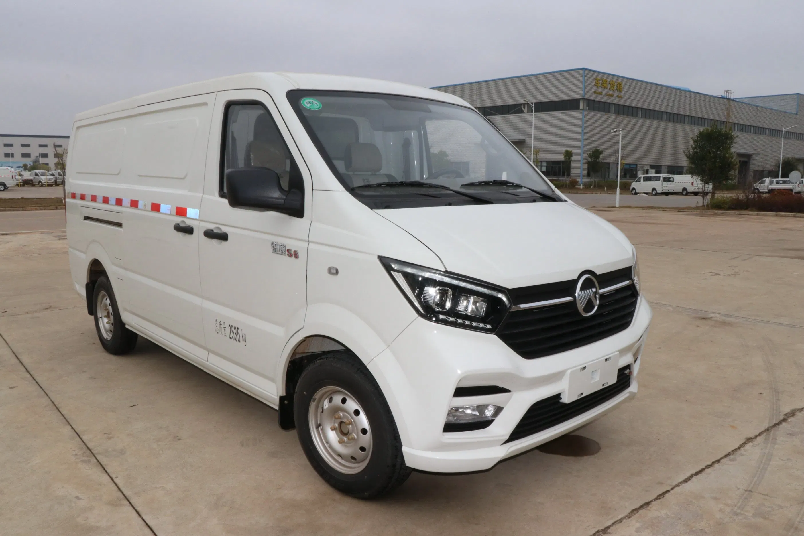 Kama 1.5t Small Utility Cargo Van Mini Bus Logistics Vehicle