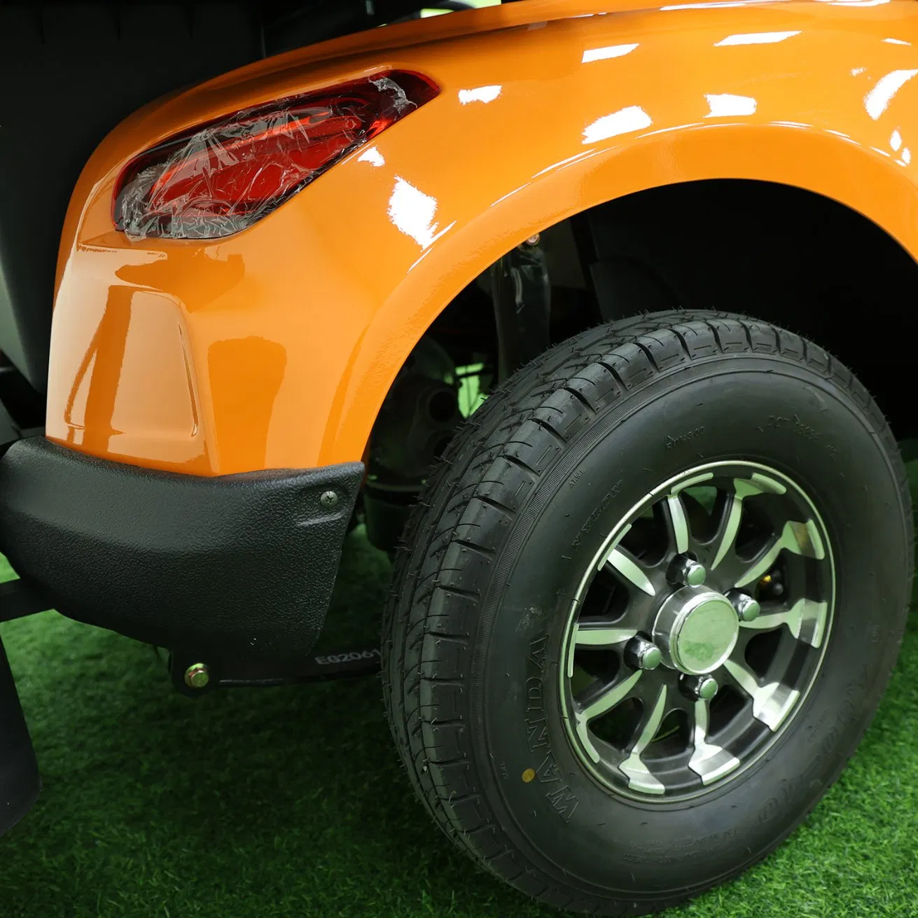 2, 4, 6 Seats Electric Lifted Hunting Golf Buggy Cart with Foldable Windshield