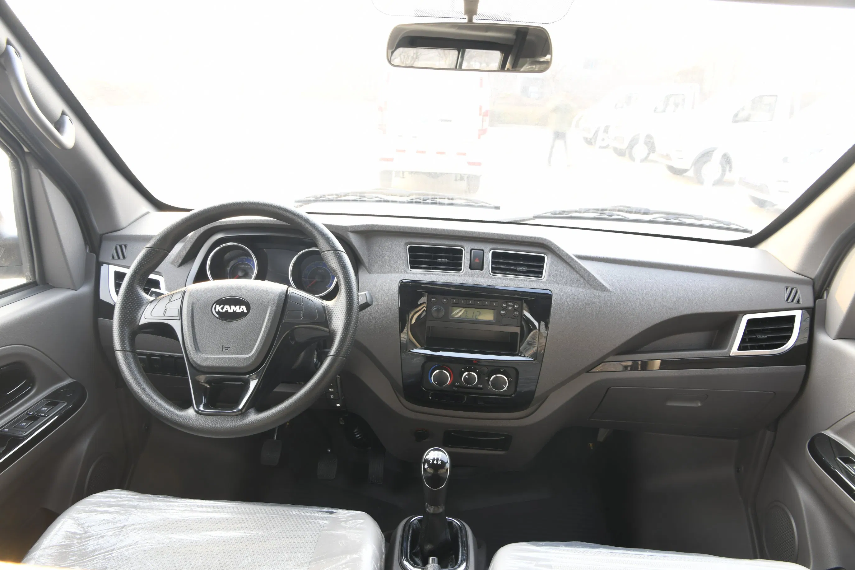 Kama 1.5t Small Utility Cargo Van Mini Bus Logistics Vehicle