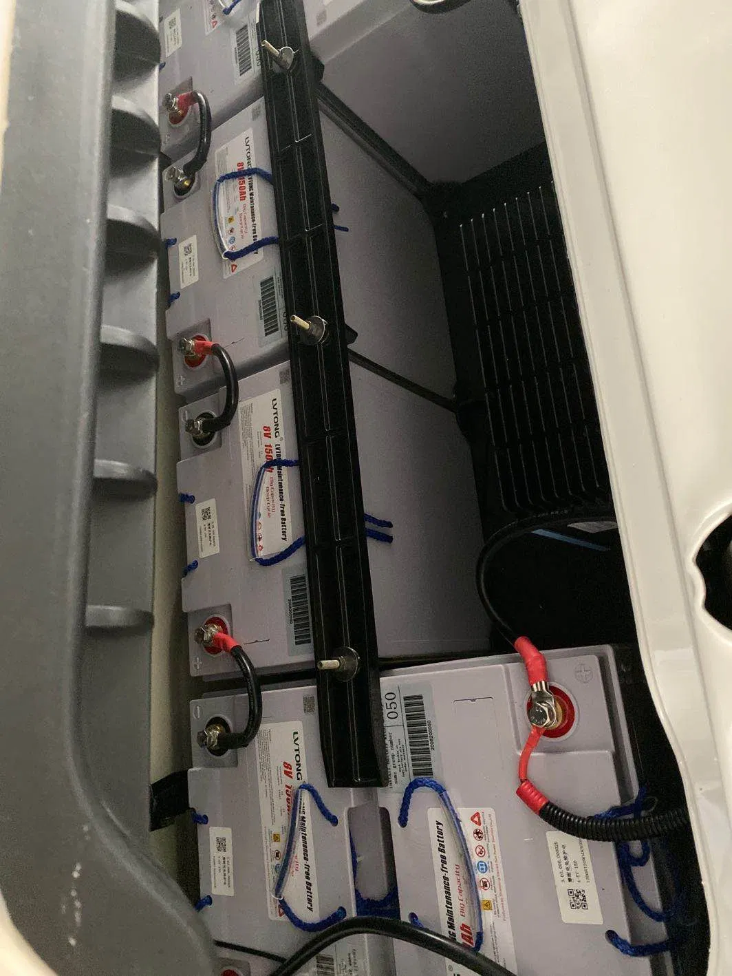 CE Approved 4 Seater Electric Golf Carts with Folded Back Seat