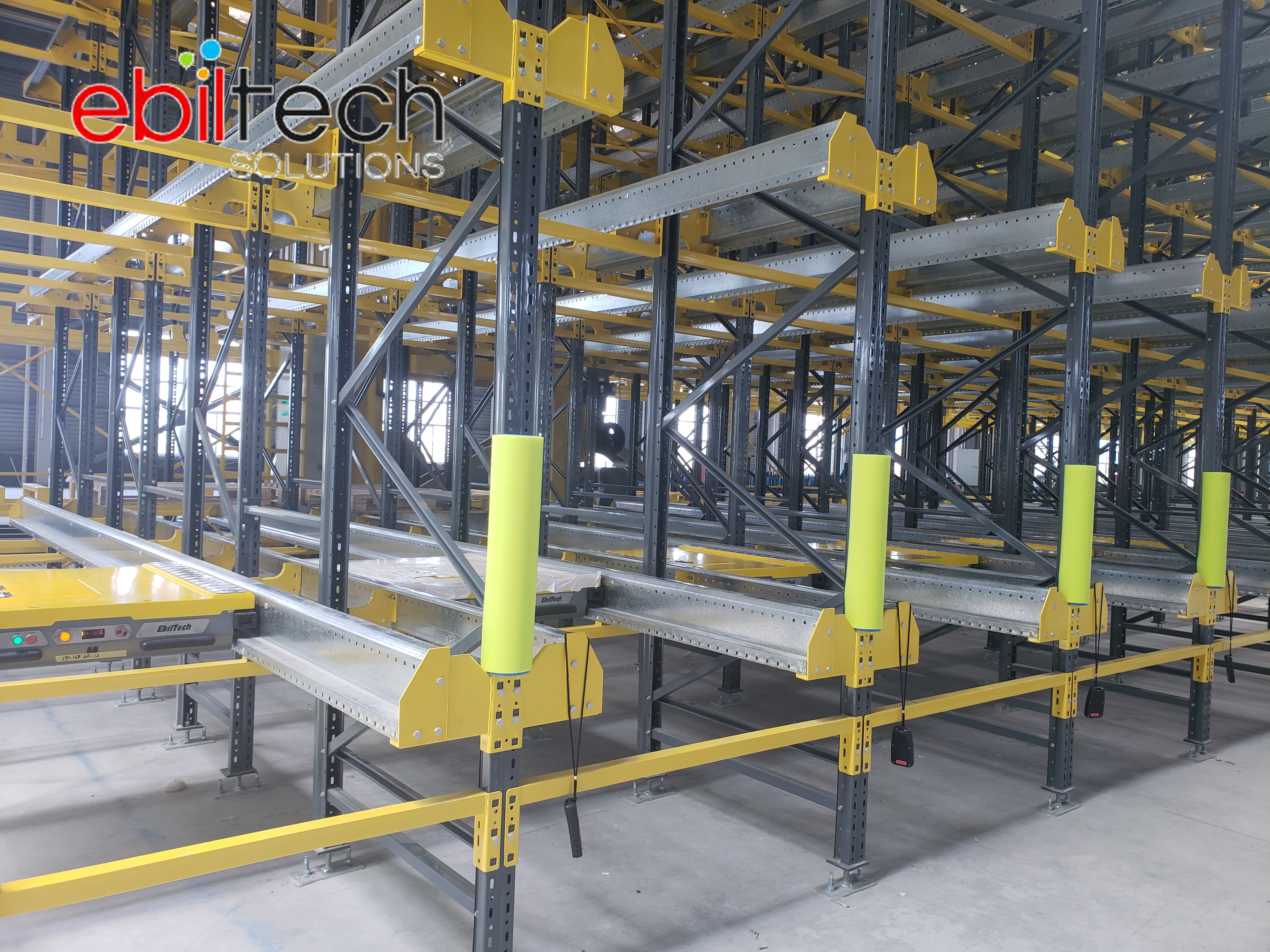EBILTECH EBIL-CSHJ Automatic Warehouse Storage Equipment Material Handling Radio Shuttle Car Pallet Shuttle Runner 2000kg