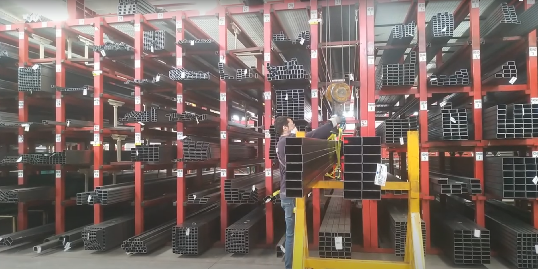 Long  Material Warehouse Storage Shelving Racking Honeycomb Rack Bee Type Racks for Pipes