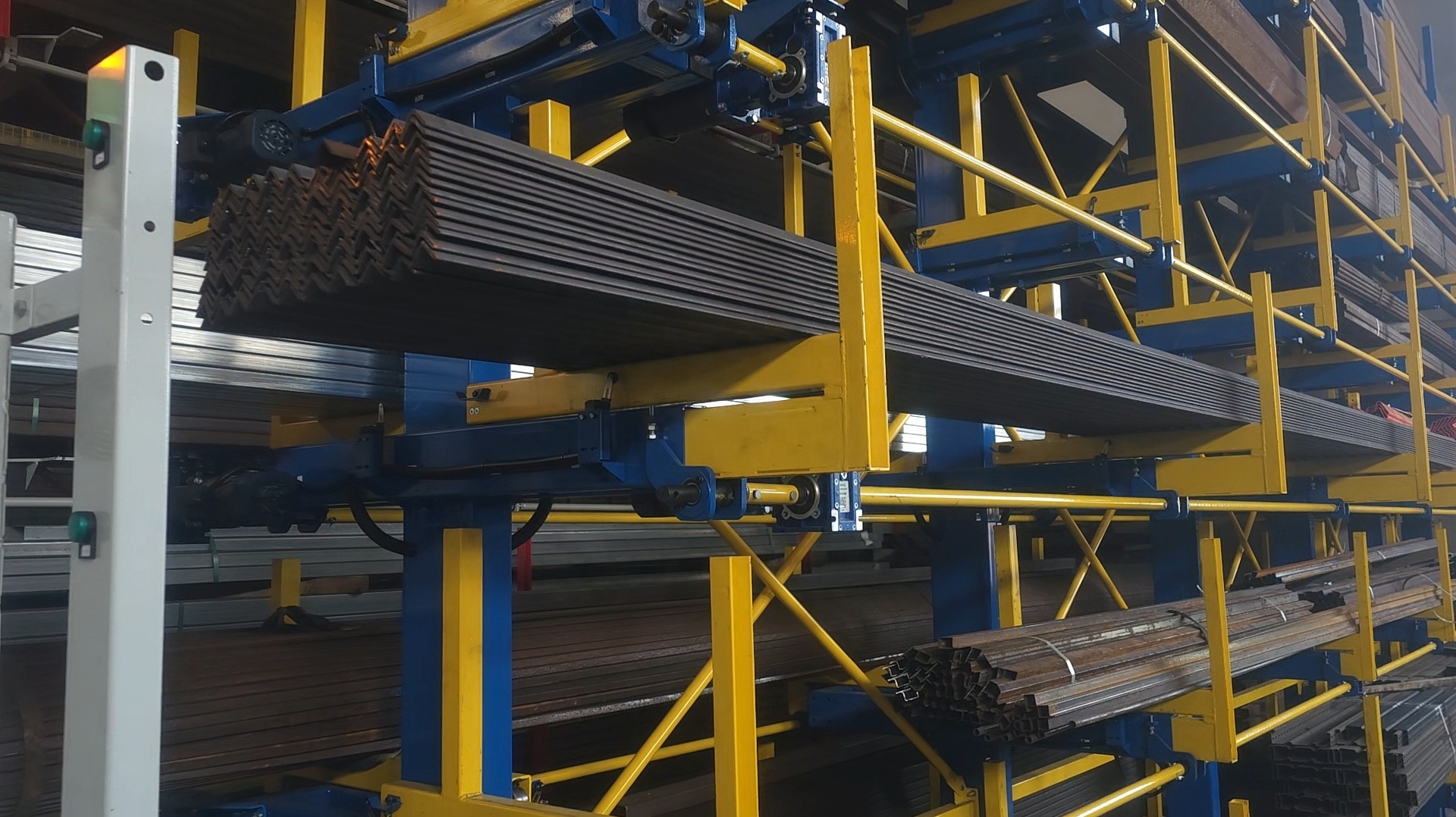 Manual Telescopic Heavy-duty Corrosion Protected CE Certified Cantilever Rack 1000kg/arm Capacity for Long-tube Steel Storage