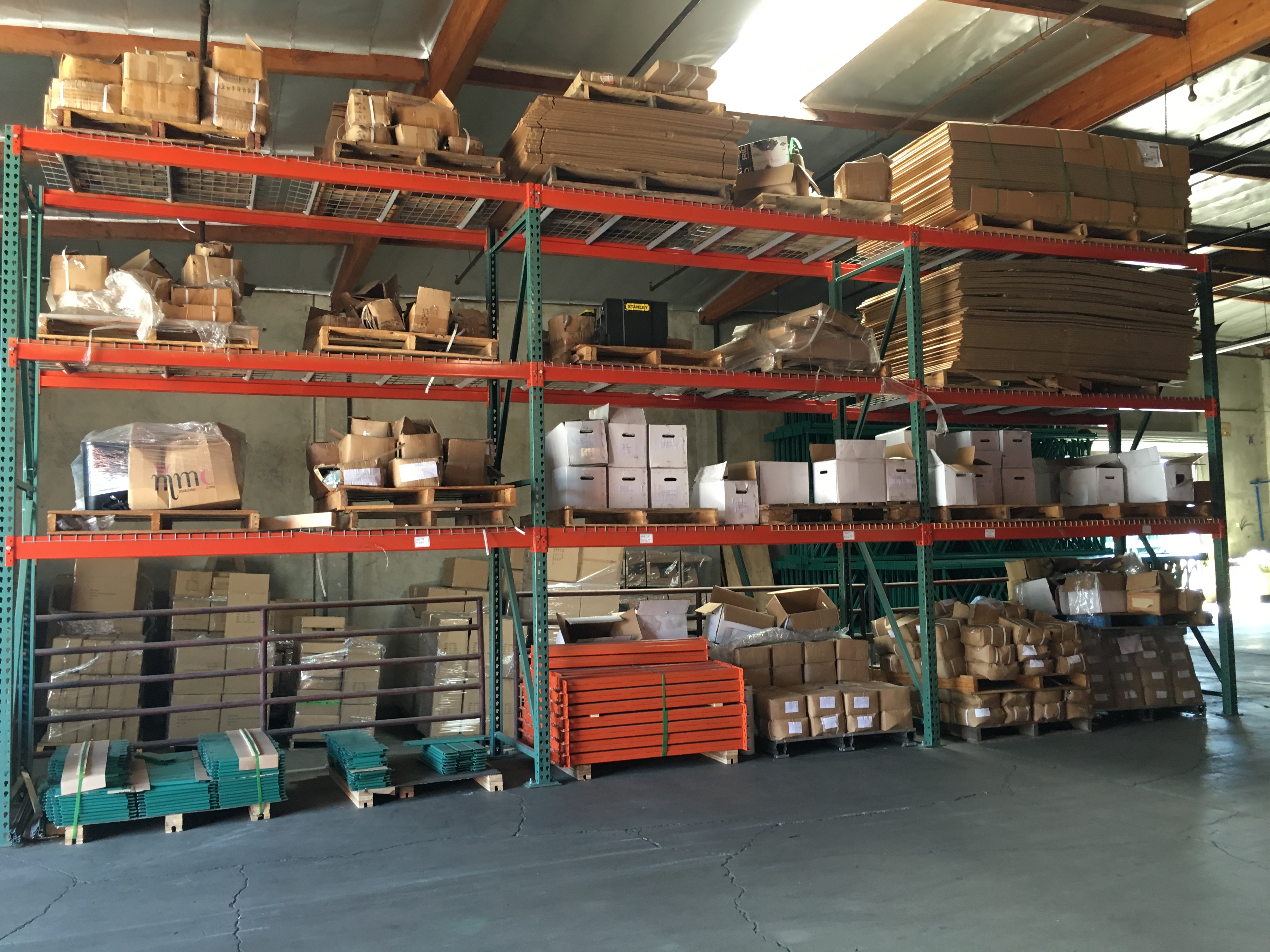 Individual Metal Pallet Access Flexible for Varied Inventory Steel Pallet Storage Racking Step Box Beam Corrosion Protection