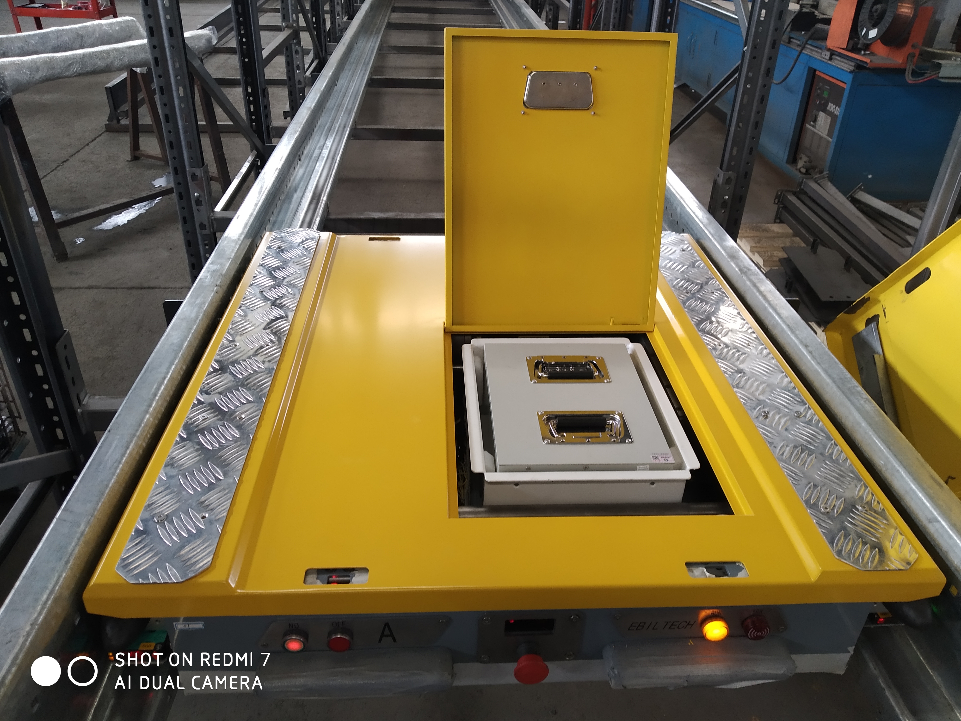 EBILTECH EBIL-CSHJ Heavy-Duty Steel Robot Pallet Shuttle 500-2000kg Capacity Automated Retrieval Anti-Freeze Ice Cold Freezer