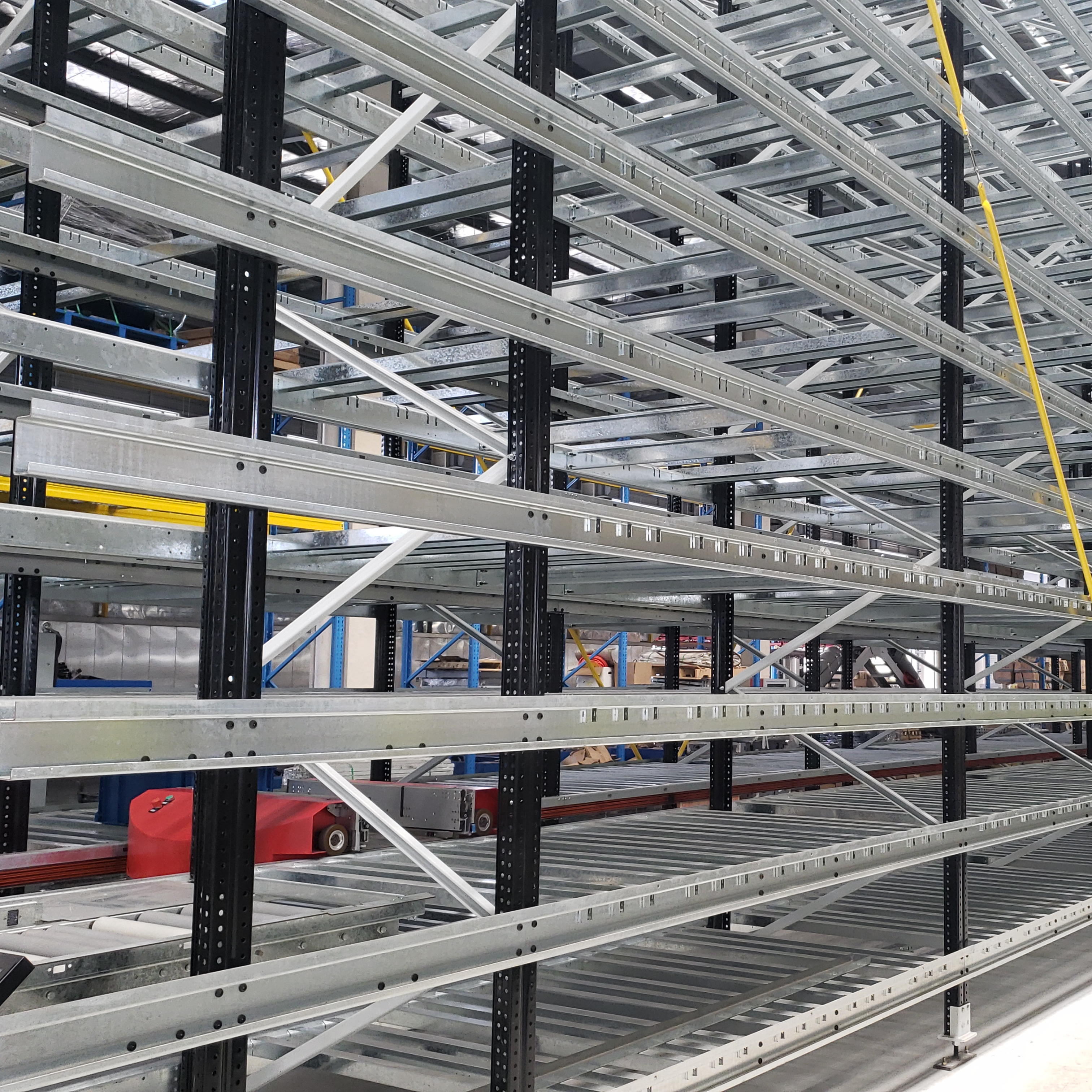 Steel Multi Shuttle Systems Corrosion Protection Radio Shuttle Rail Guide 1500kg Pallet Capacity for Automatic Warehouse (CE
