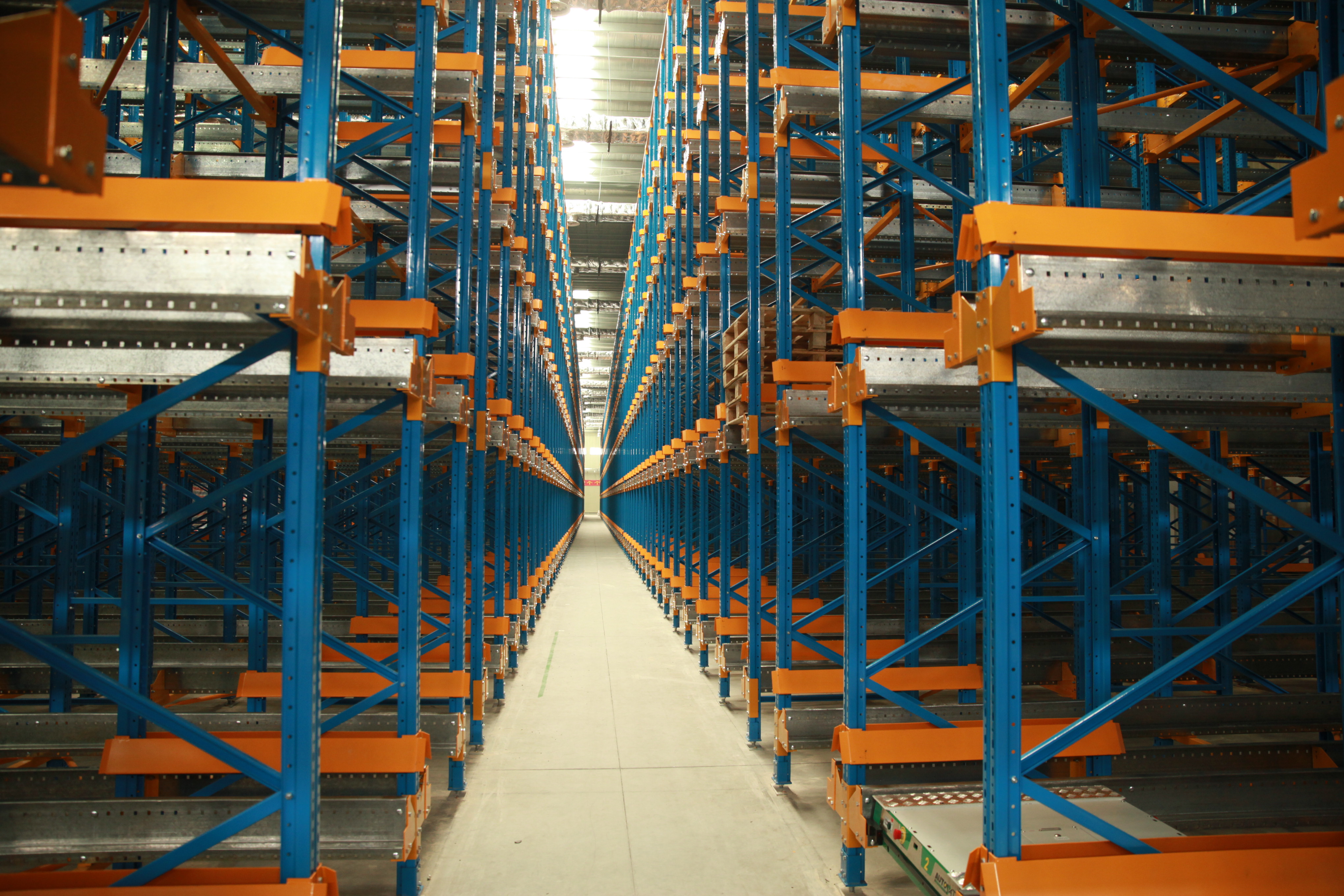 Intelligent Logistics System Scheme Radio Shuttle Rack With Pallet Runner