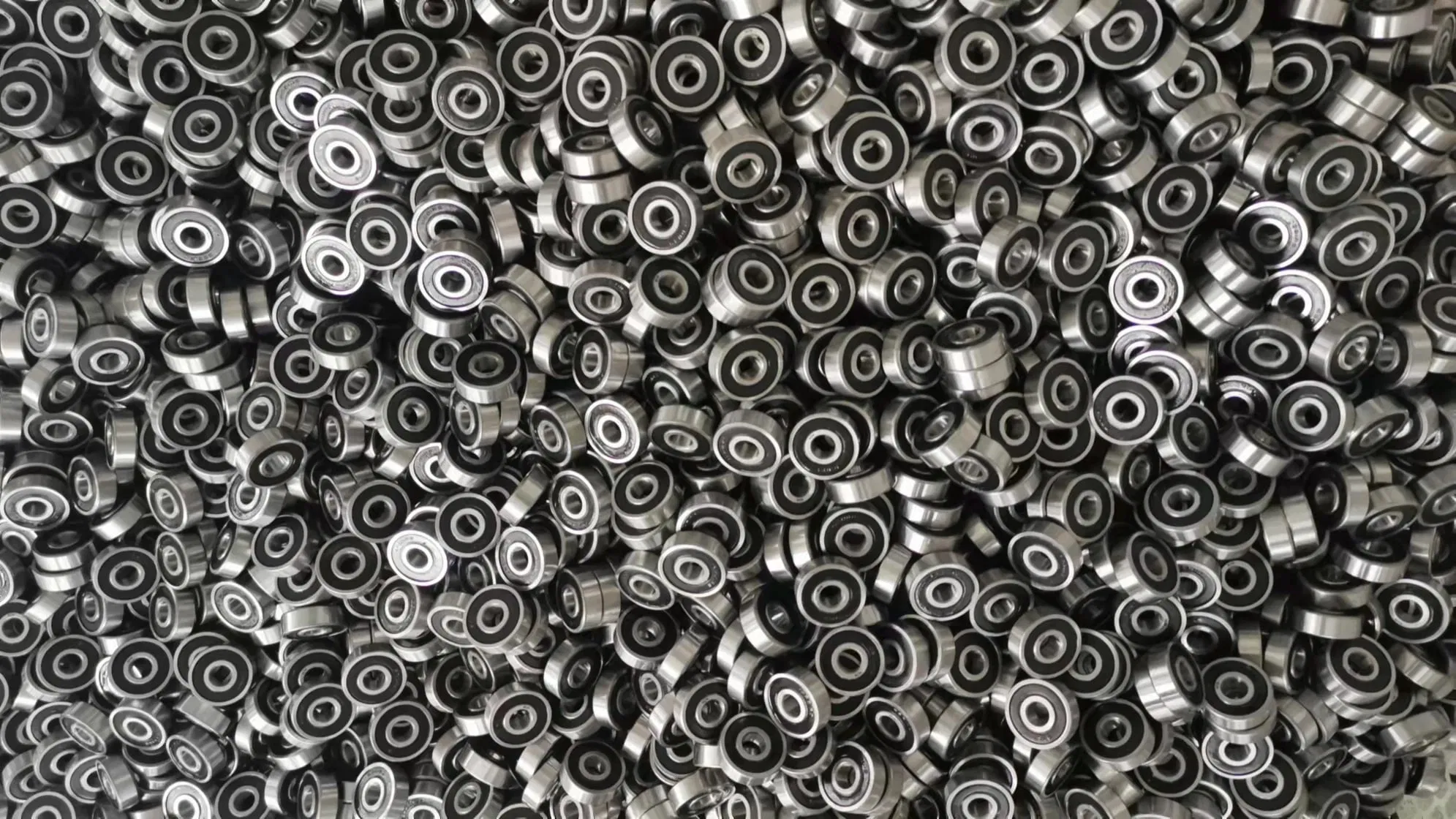 Rubber Seals Pre-Lubricated High Speed Low Maintenance Radial Premium Motorcycle Bearing 6004-2RS