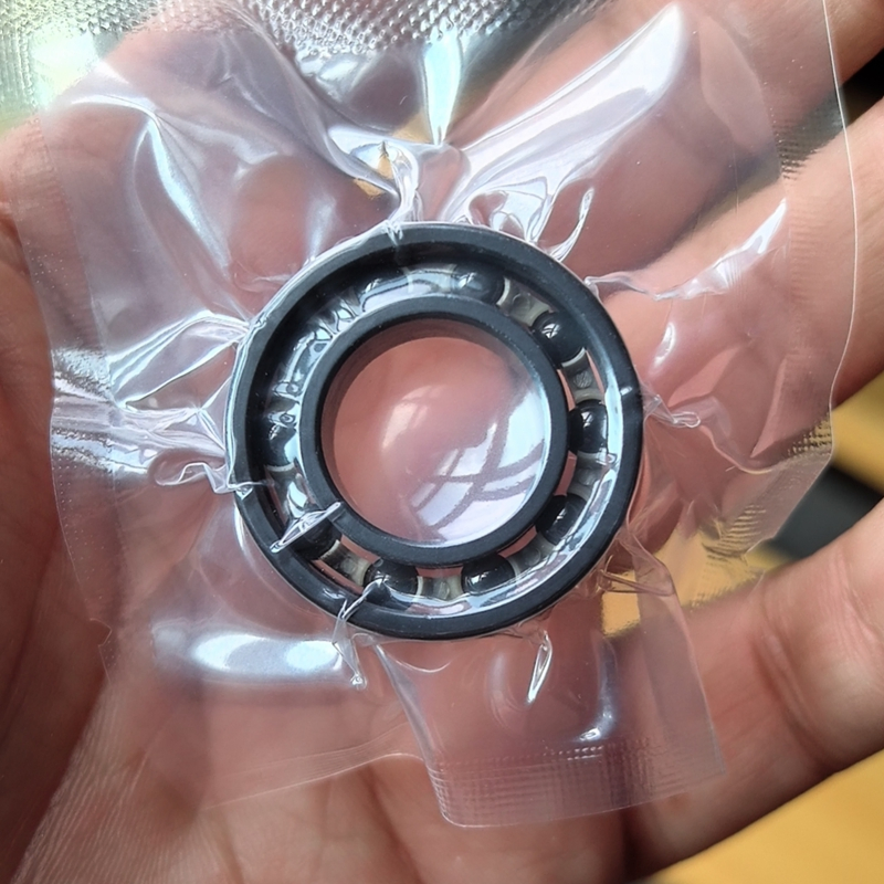 Hybrid Ceramic Ball Bearing Zro2/ Si3n4/Peek/PTFE