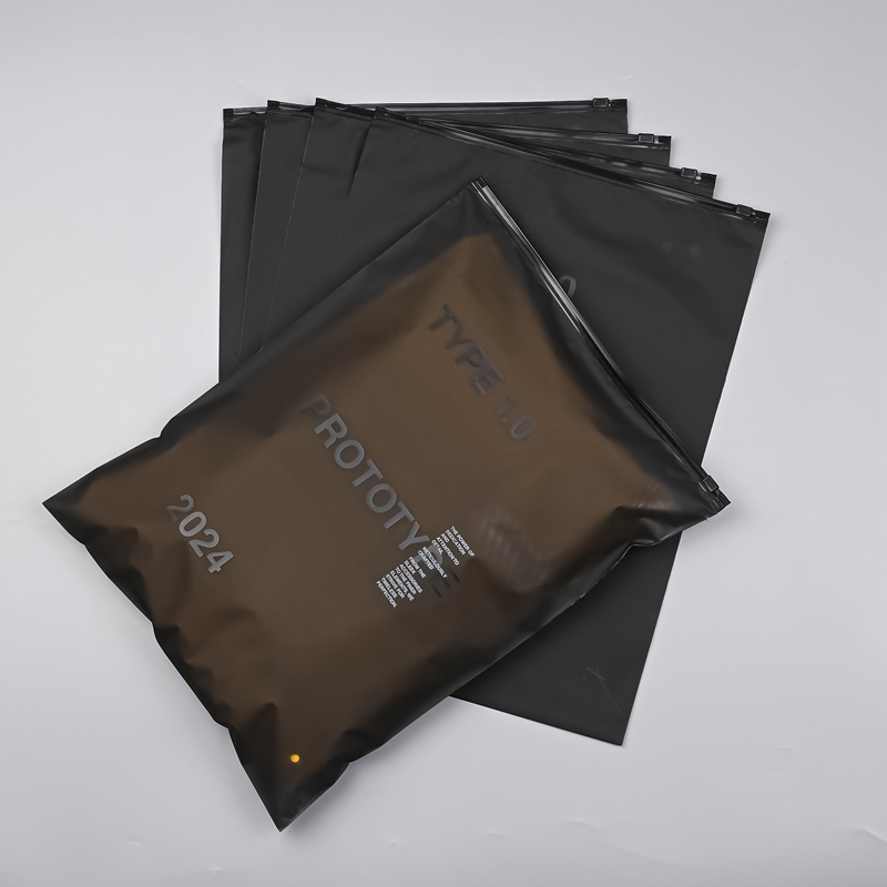 Wholesale Eco-Friendly Custom Plastic Packaging Black Poly Bag Frosted Zipper Bag For Garment Clothing T-Shirt Recycled Bolsas