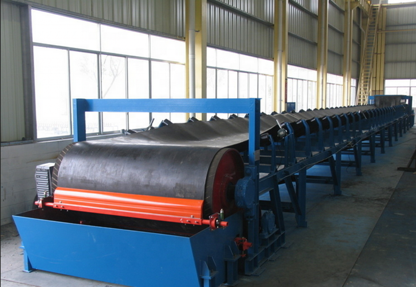 Industrial Mobile Inclined Rubber Belt Conveyor For Bulk Materials