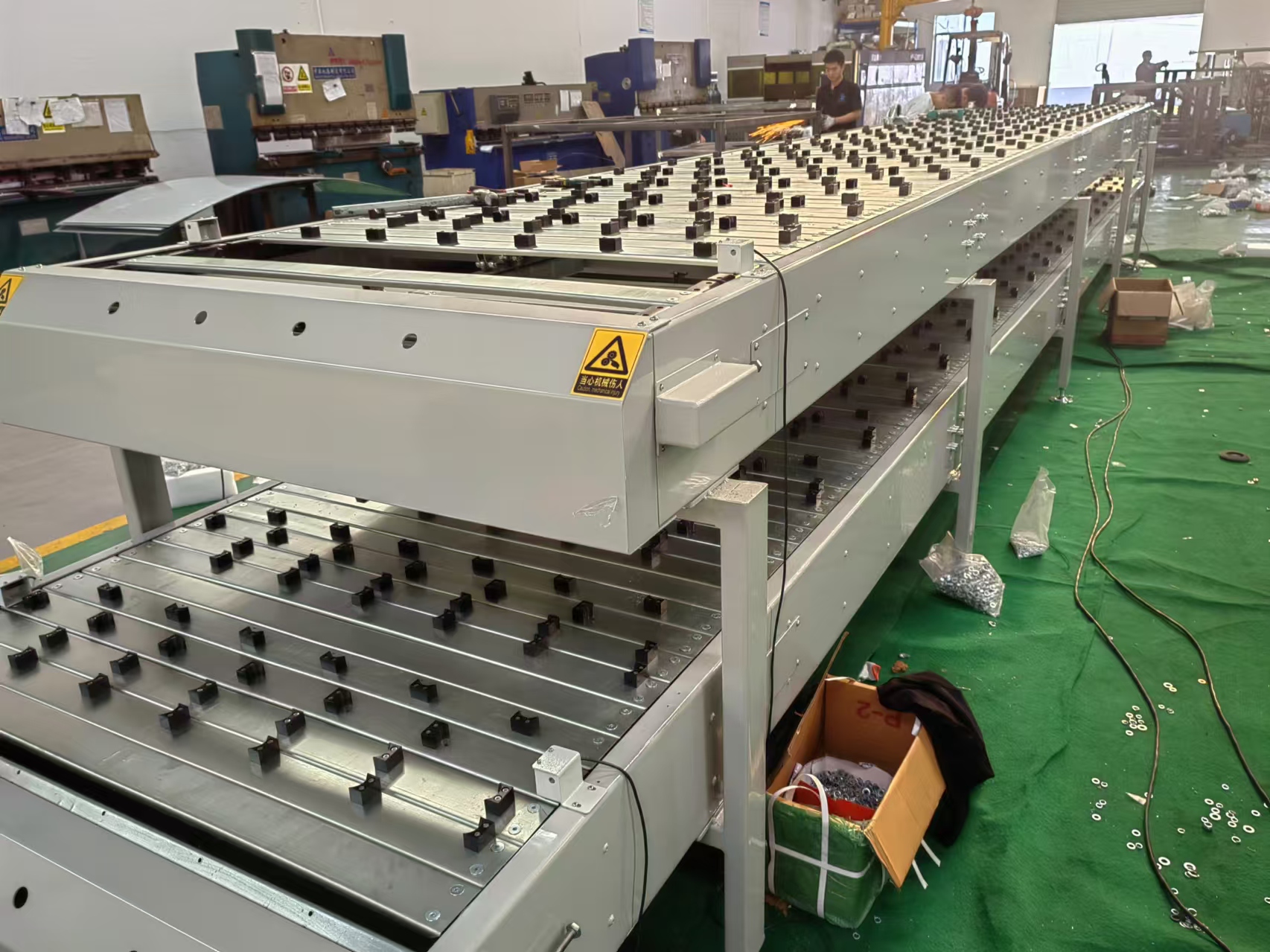 Industrial Slat Chain Conveyor Systems - Automated Plate Conveyor Lines, Belt Conveyors &amp; High-Capacity Transport Solutions