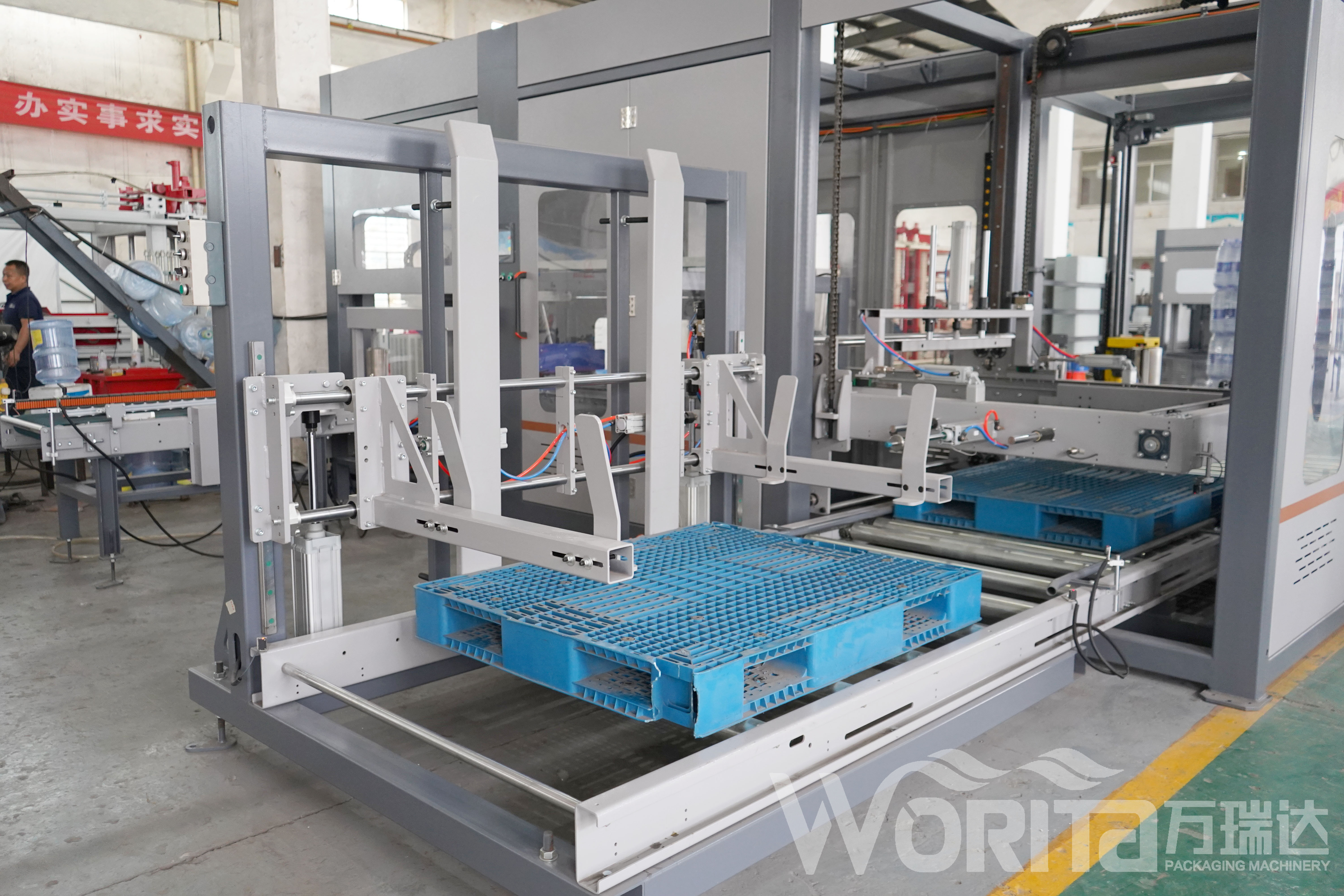 Supply pallet machine