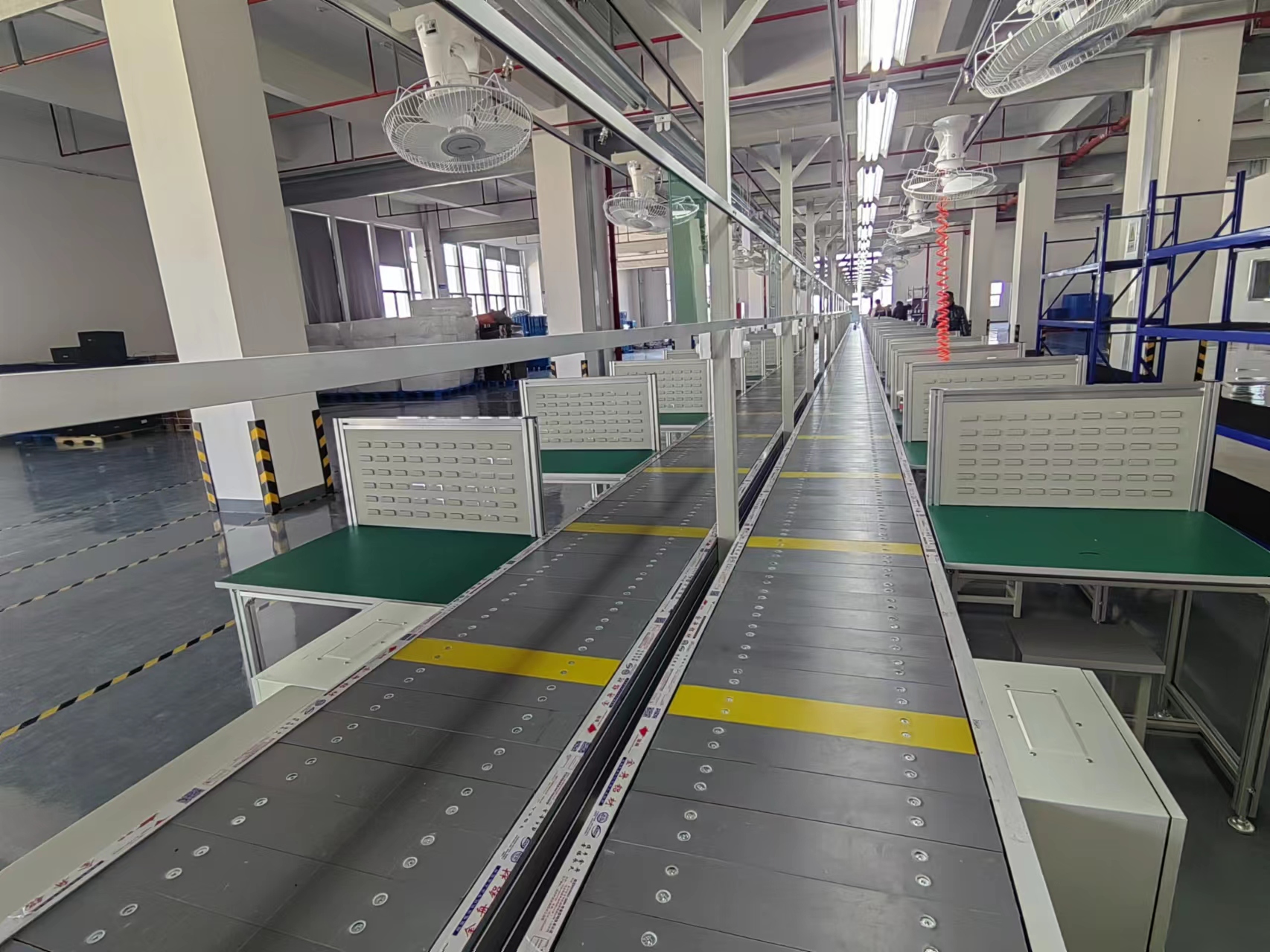 Industrial Slat Chain Conveyor Systems - Automated Plate Conveyor Lines, Belt Conveyors &amp; High-Capacity Transport Solutions