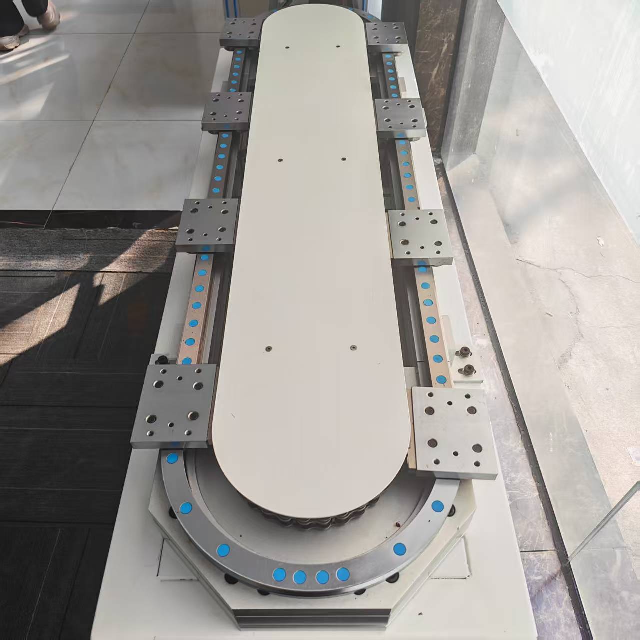 Precision Circular Guide Rail Loop Conveyor System High Stability Automatic Assembly Line Equipment