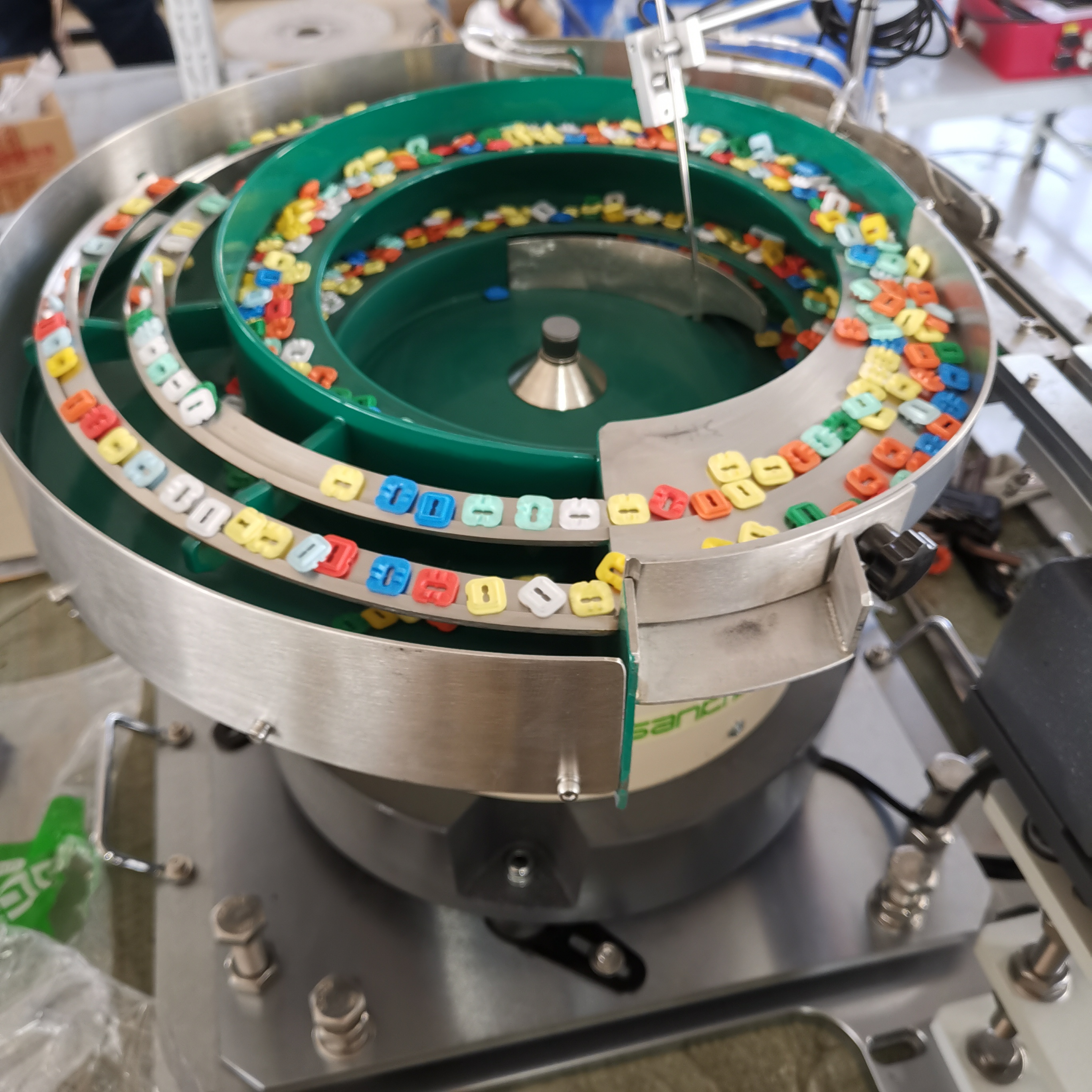 Customizable Durable Low Noise Vibratory Feeding System with Bowl Vibrator