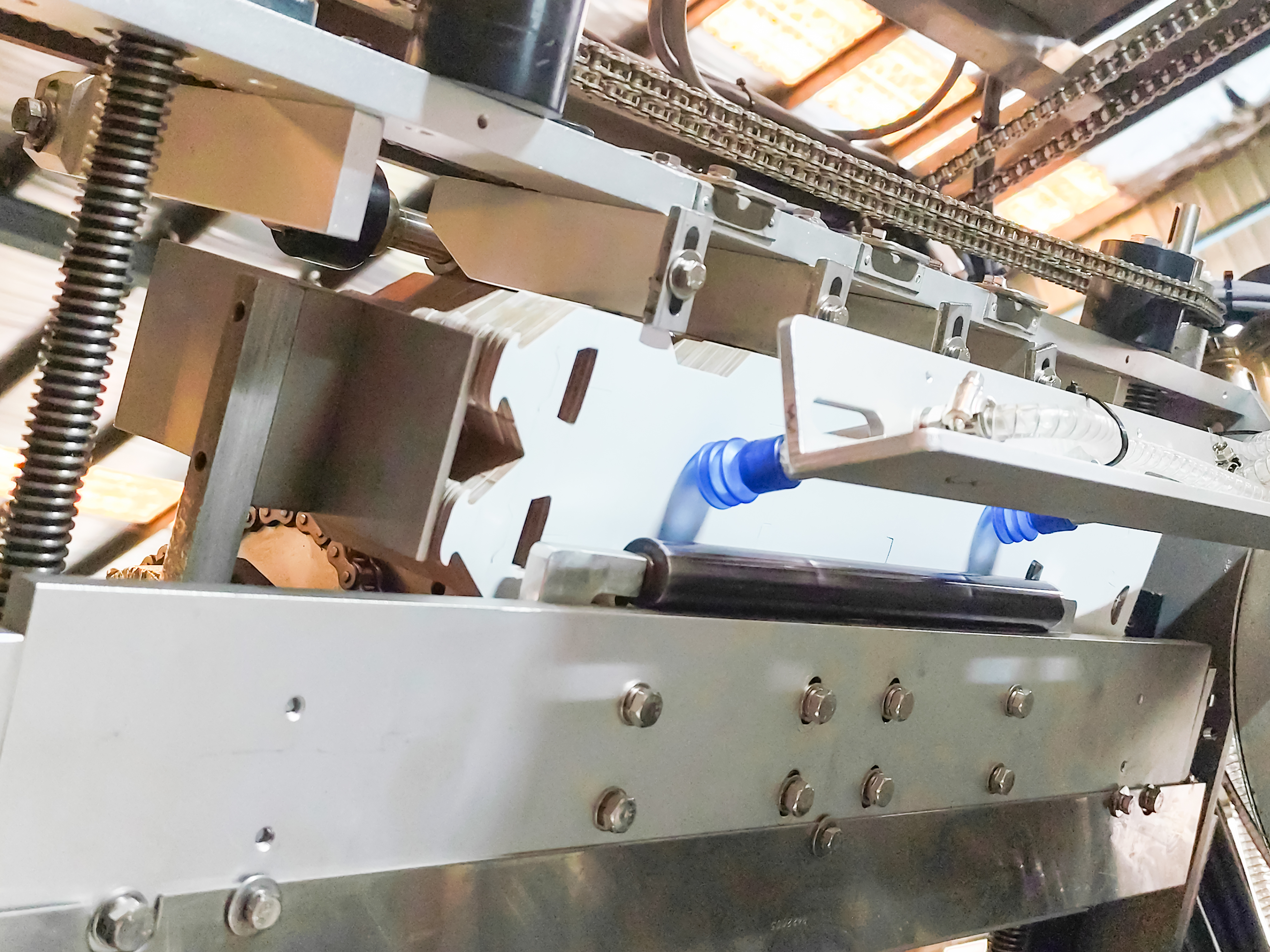 KB135 Cardboard Cluster Packaging Machine Automatic Case Wrapping And Gluing Machine For Dairy And Water With Easy Operation