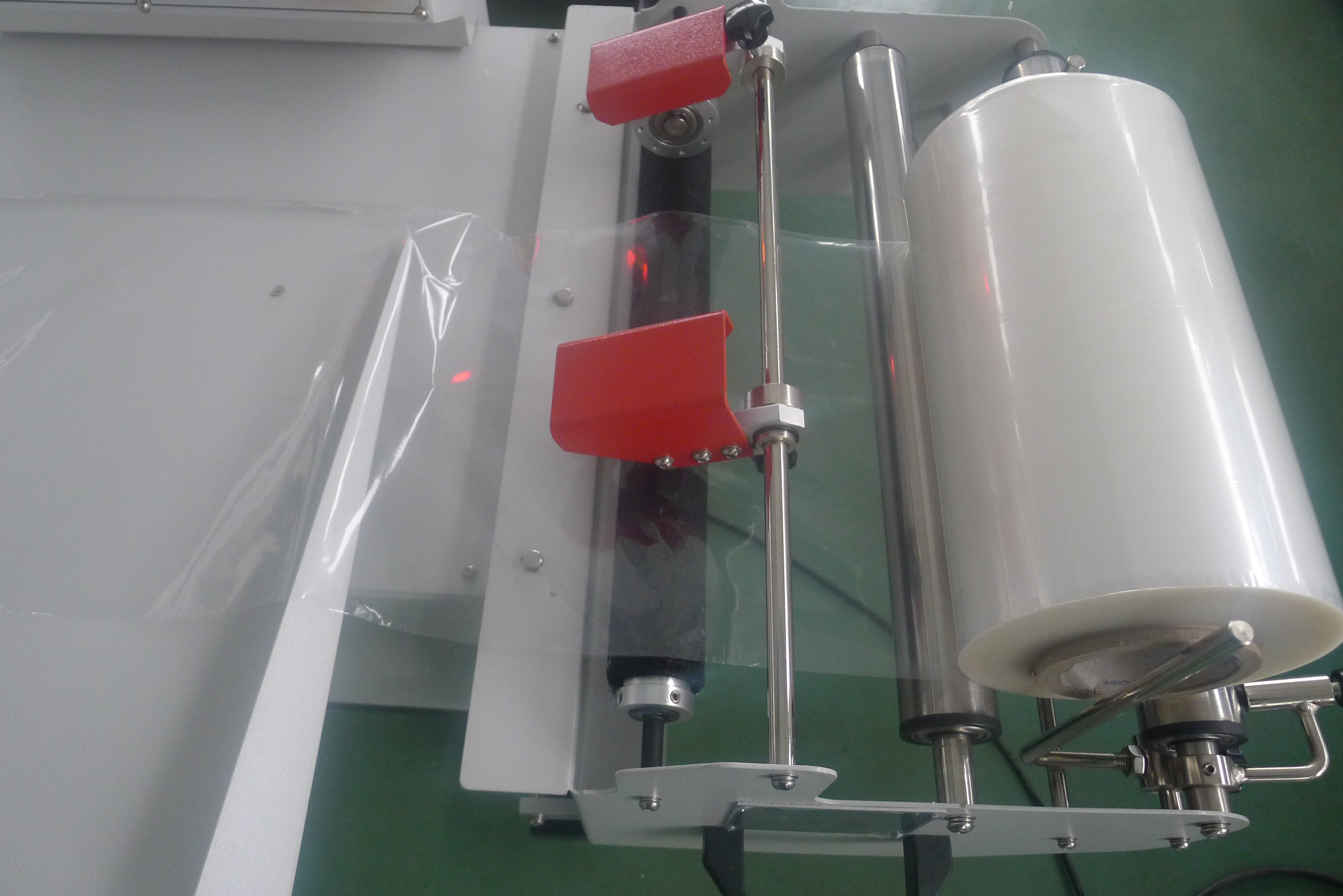 Small Box Bottle Toy Shrinking Wrapping Machine