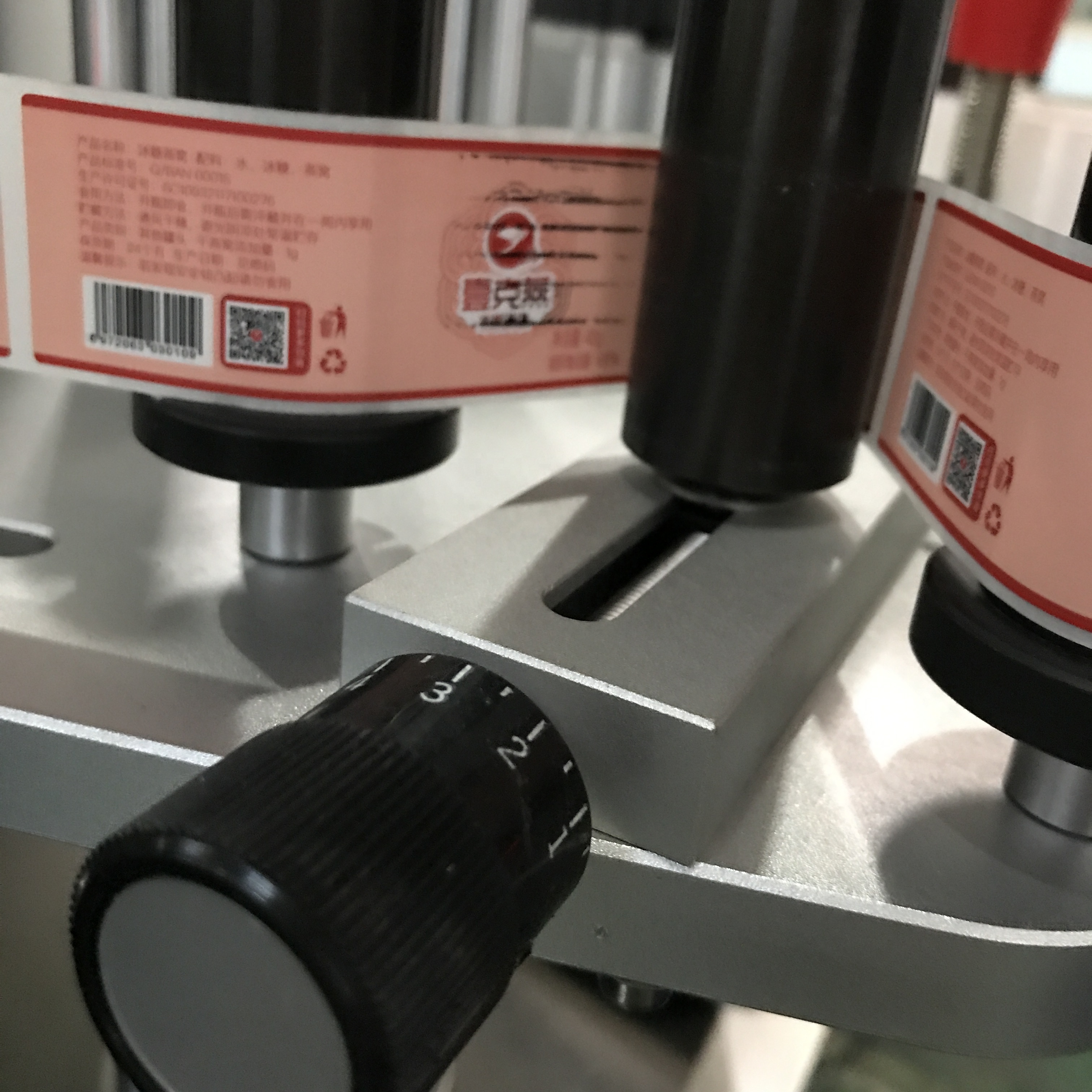 Factory Automatic Vertical Round Bottle Sticker Labeling and Coding Machine