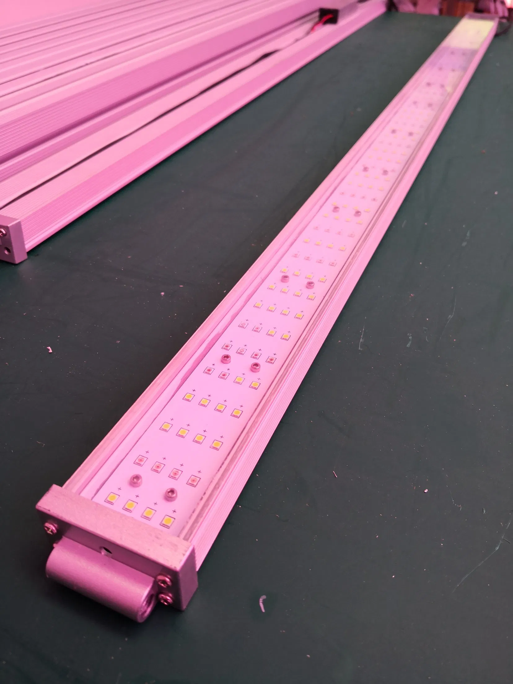 600W/800W/1000W 6/8/10 Bars High Quality Waterproof Dimmable Quantum Board Full Spectrum Quantum Board LED Grow Light Bar 3000K UV/IR Added Grow Light for Indoo