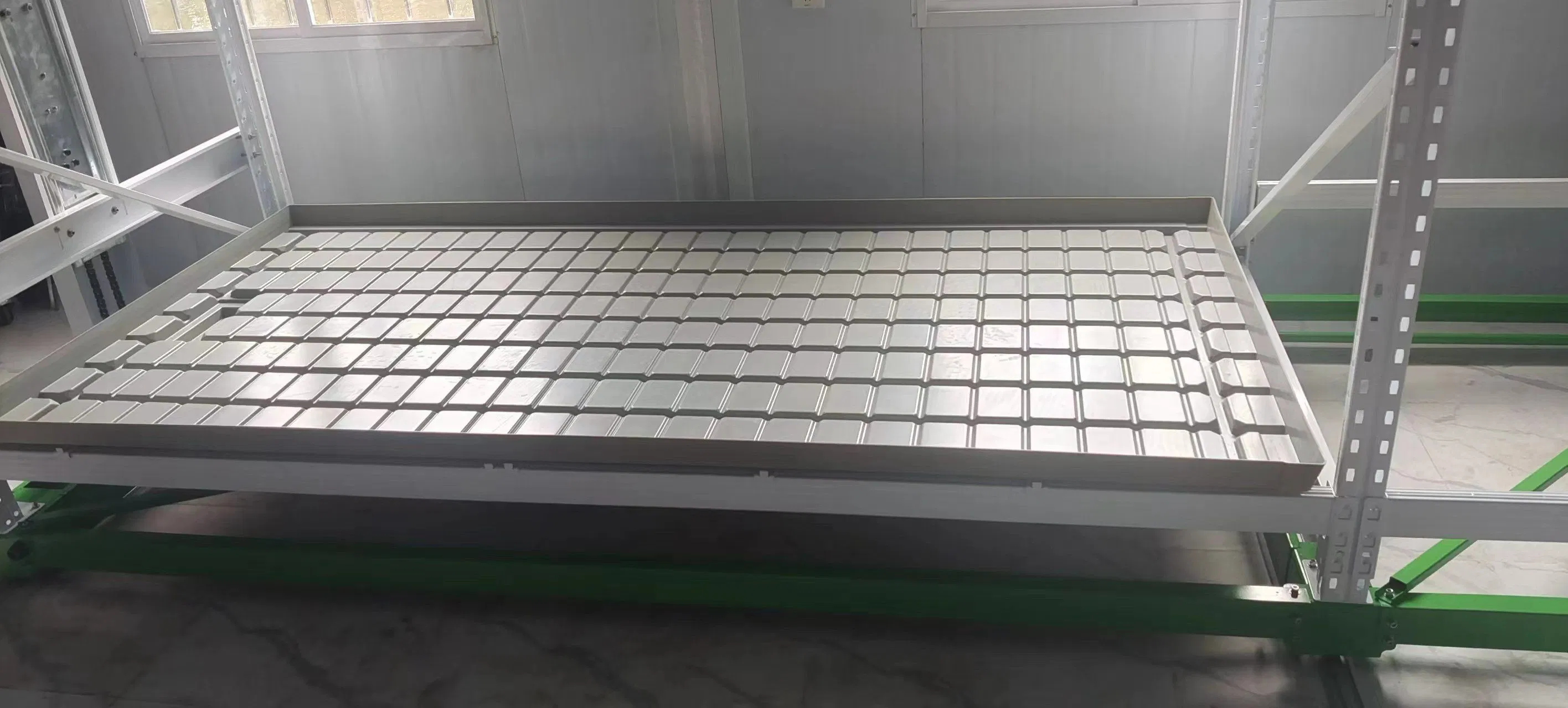 Vertical Hydroponic Farming System with Full Spectrum LED Grow Lights &amp; Ebb-Flow Technology