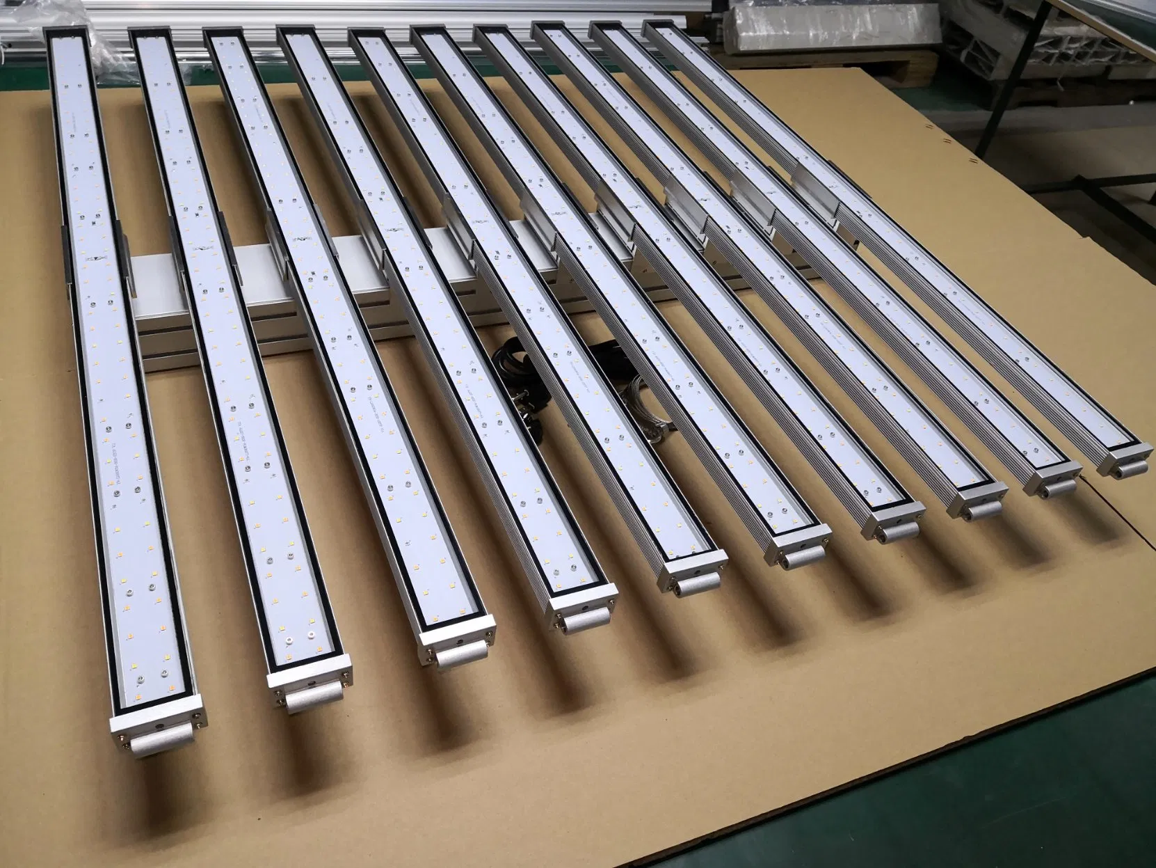 ATA Indoor Greenhouse LED Grow Light UV IR Full Spectrum Spider 800W 1000W LED Grow Light Bar