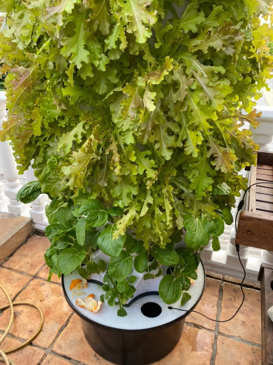 Stackable Aeroponic Tower Garden Vertical Hydroponic System with Lights