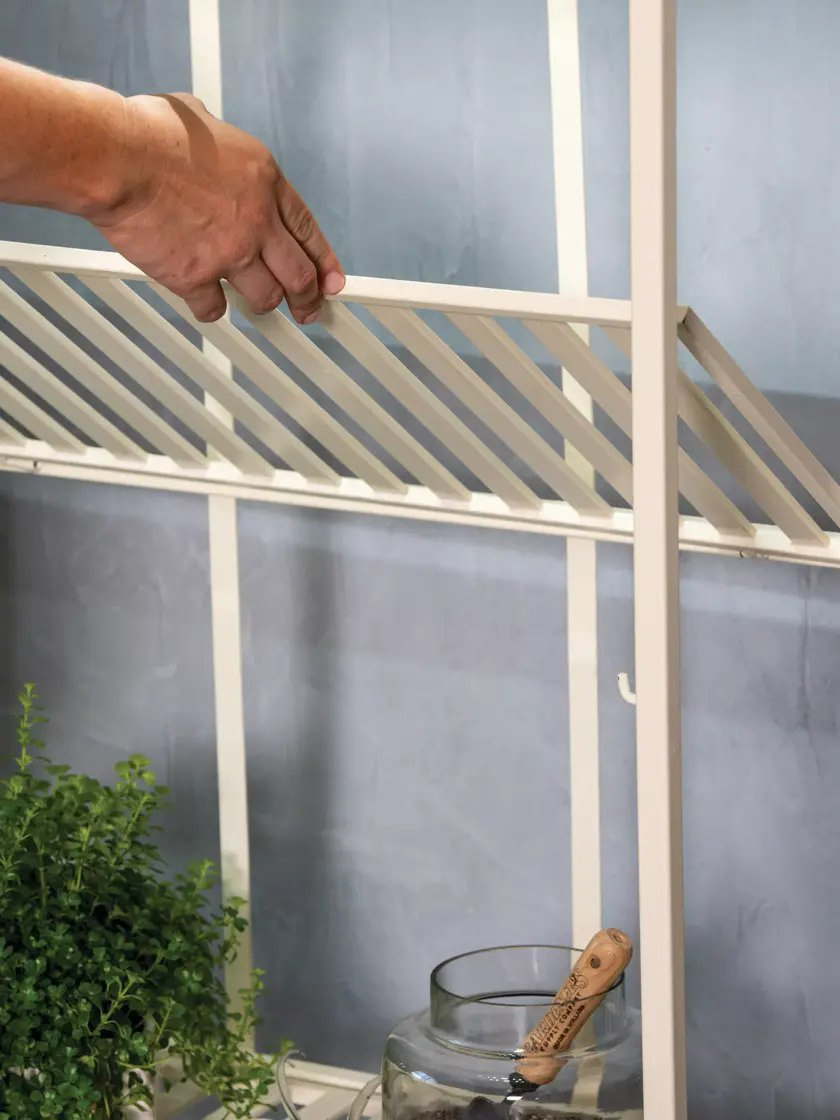 Superior Quality Minimalist LED Grow Light System for Top-Tier Indoor Growing