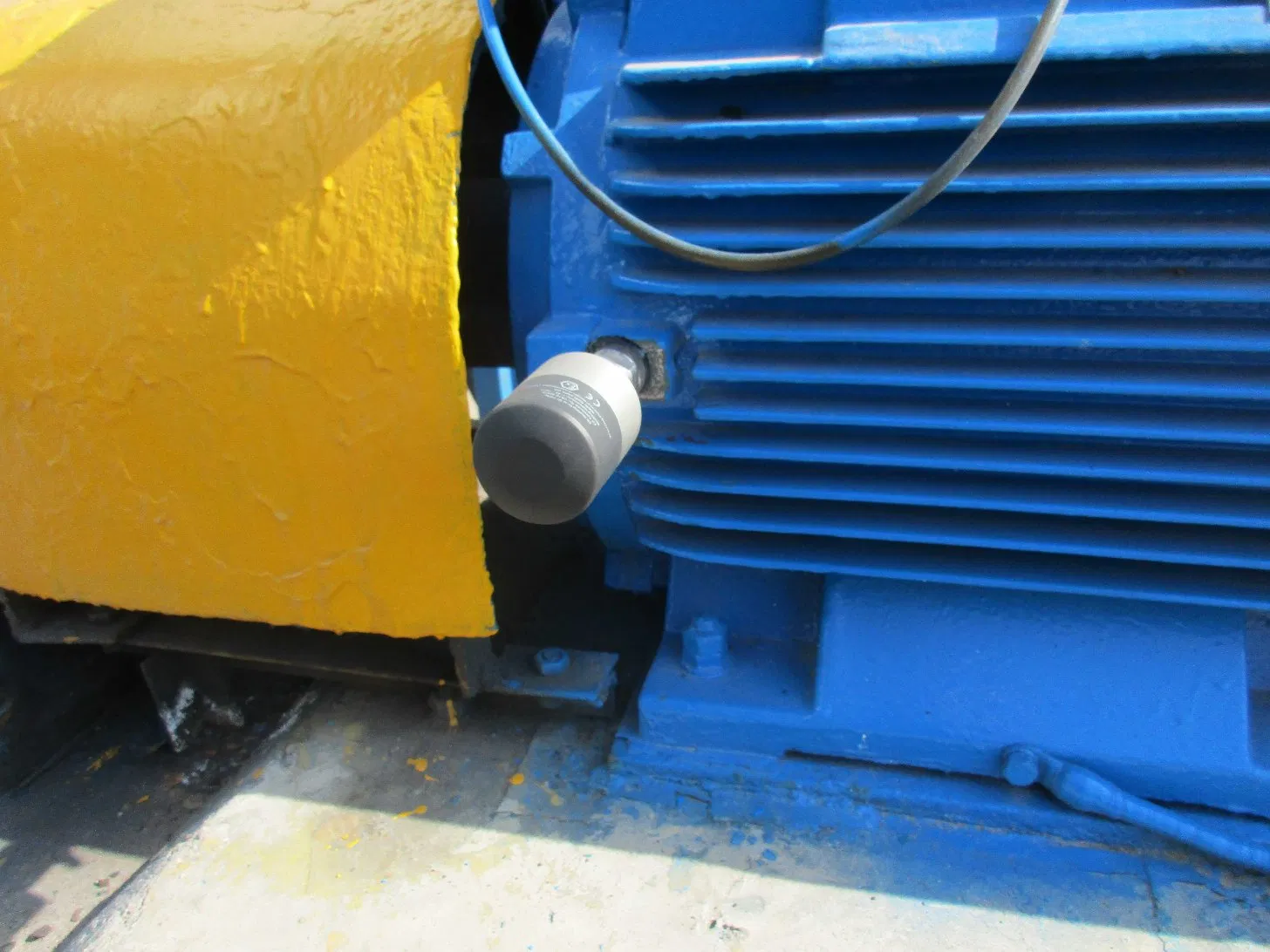 Wireless Online Continuous Condition Monitoring System for Rotary Machines Predictive Maintenance