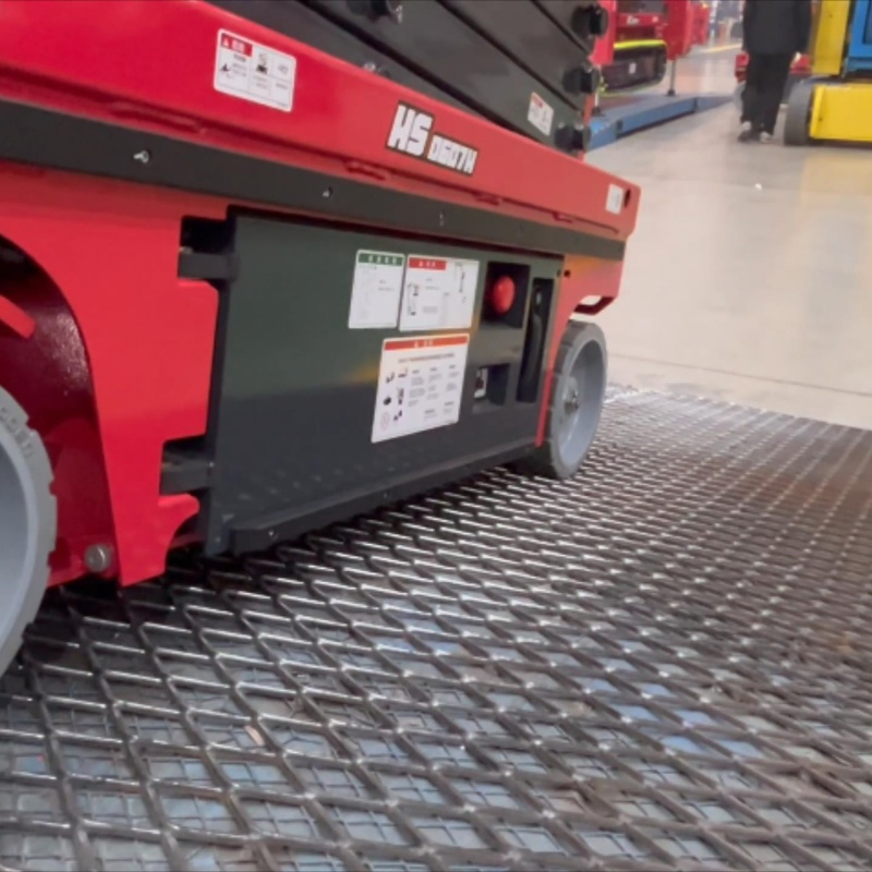 Hydraulic Scissor Lift Table and Platform 4-8m Lifting Height Robust Design Industrial Maintenance