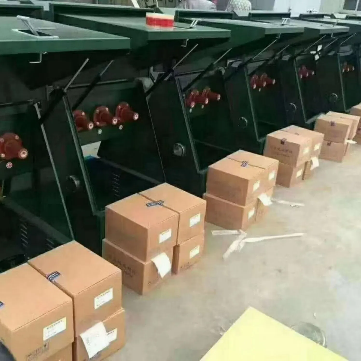 Intelligent Monitoring and Control System Equipped Low Voltage Cable Branch Box Used in Urban Underground Power Grid Construction Projects