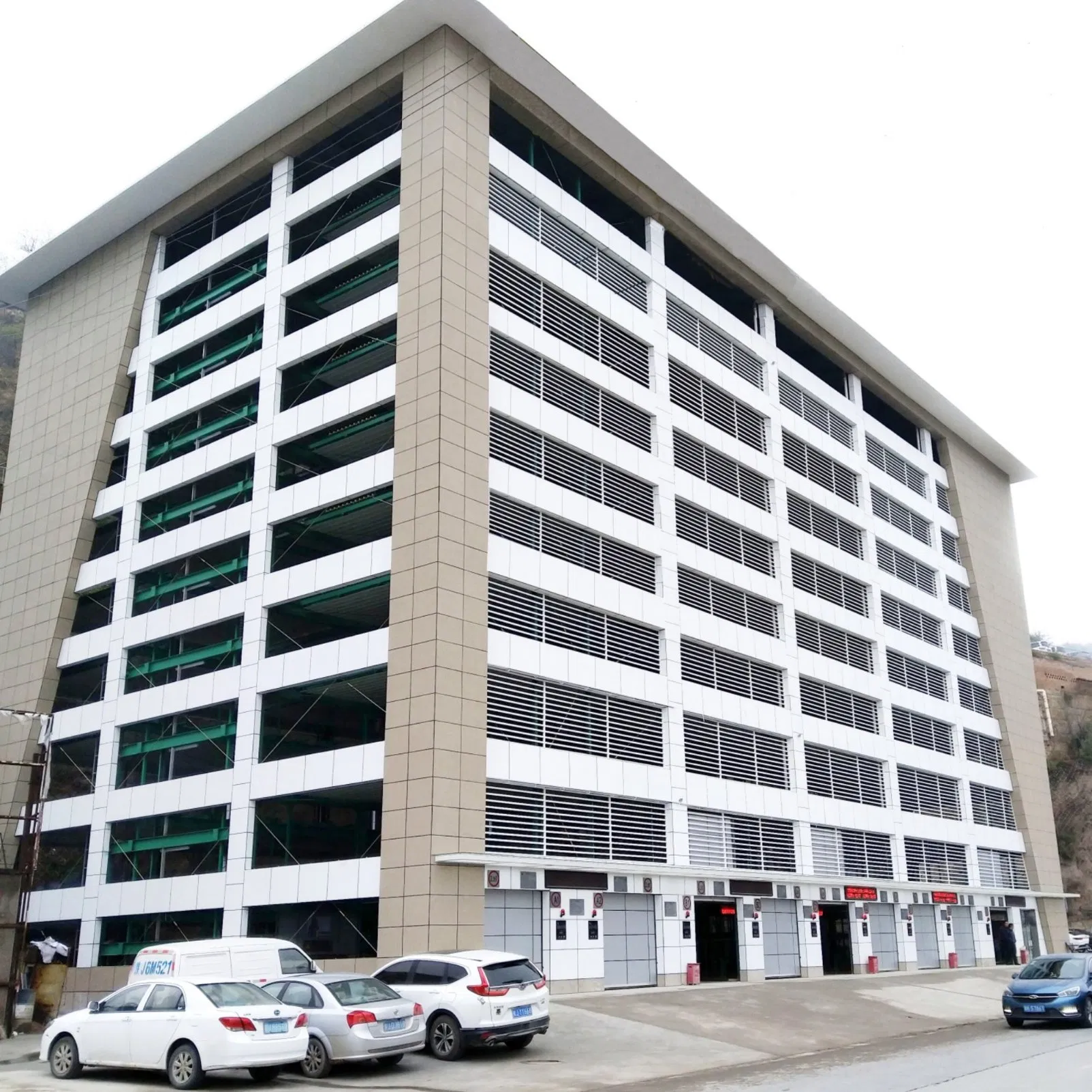 Automated Parking Tower with Redundant Vehicle Condition Monitoring Systems for Maximum Safety