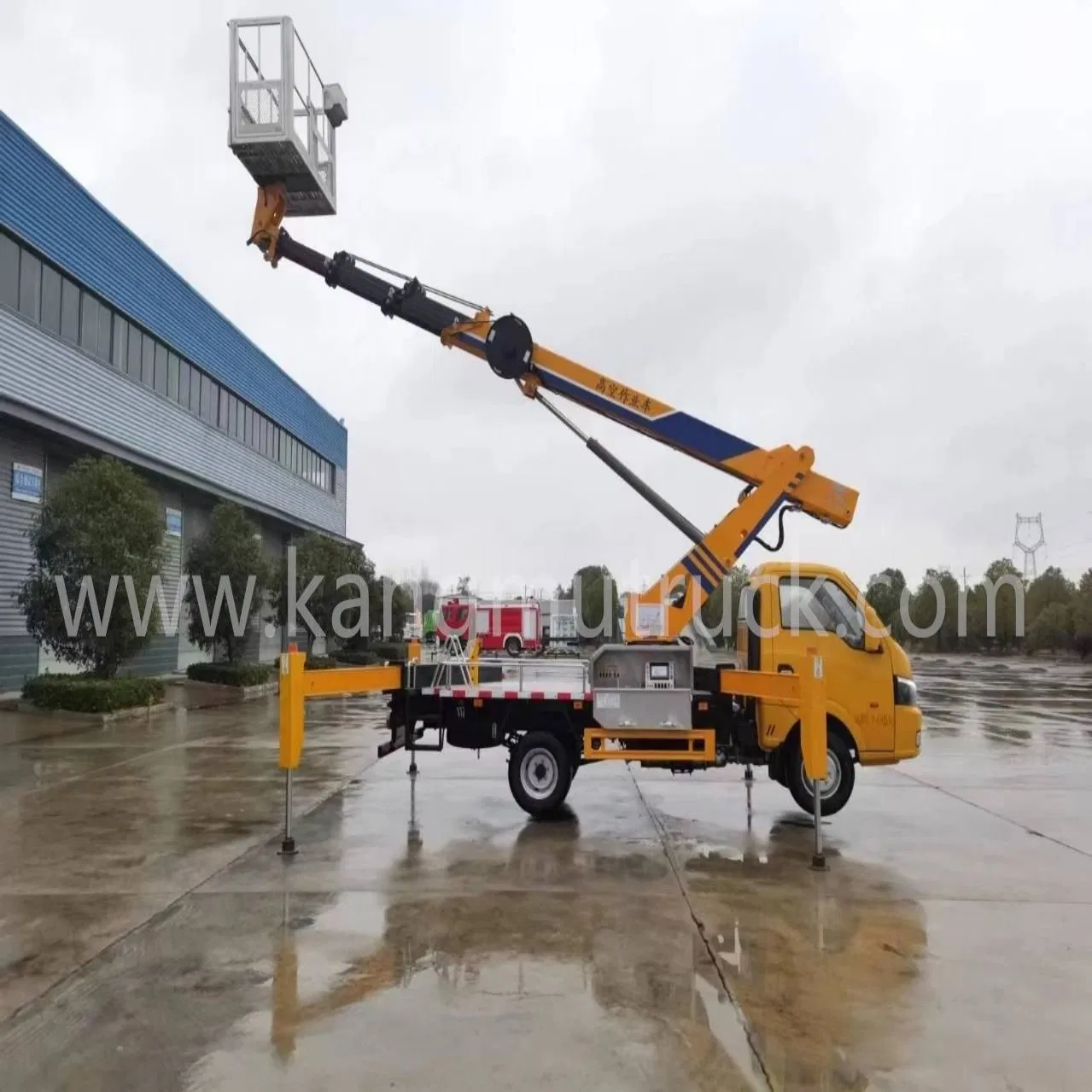Premium 23m Telescopic Aerial Lift Platform for Heavy Duty Tasks in Industrial Equipment Installation