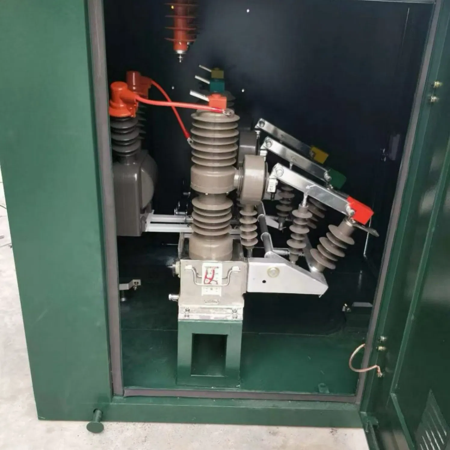 Intelligent Monitoring and Control System Equipped Low Voltage Cable Branch Box Used in Urban Underground Power Grid Construction Projects