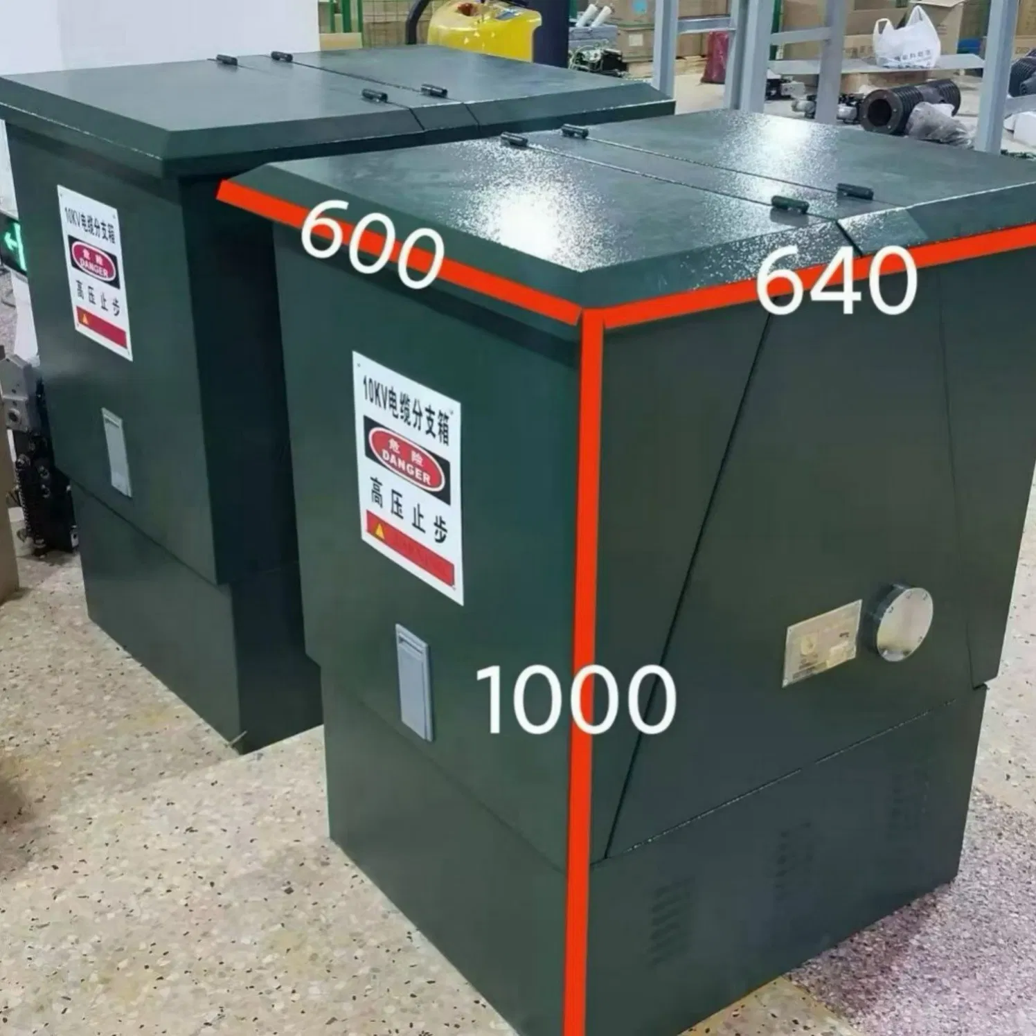 Intelligent Monitoring and Control System Equipped Low Voltage Cable Branch Box Used in Urban Underground Power Grid Construction Projects