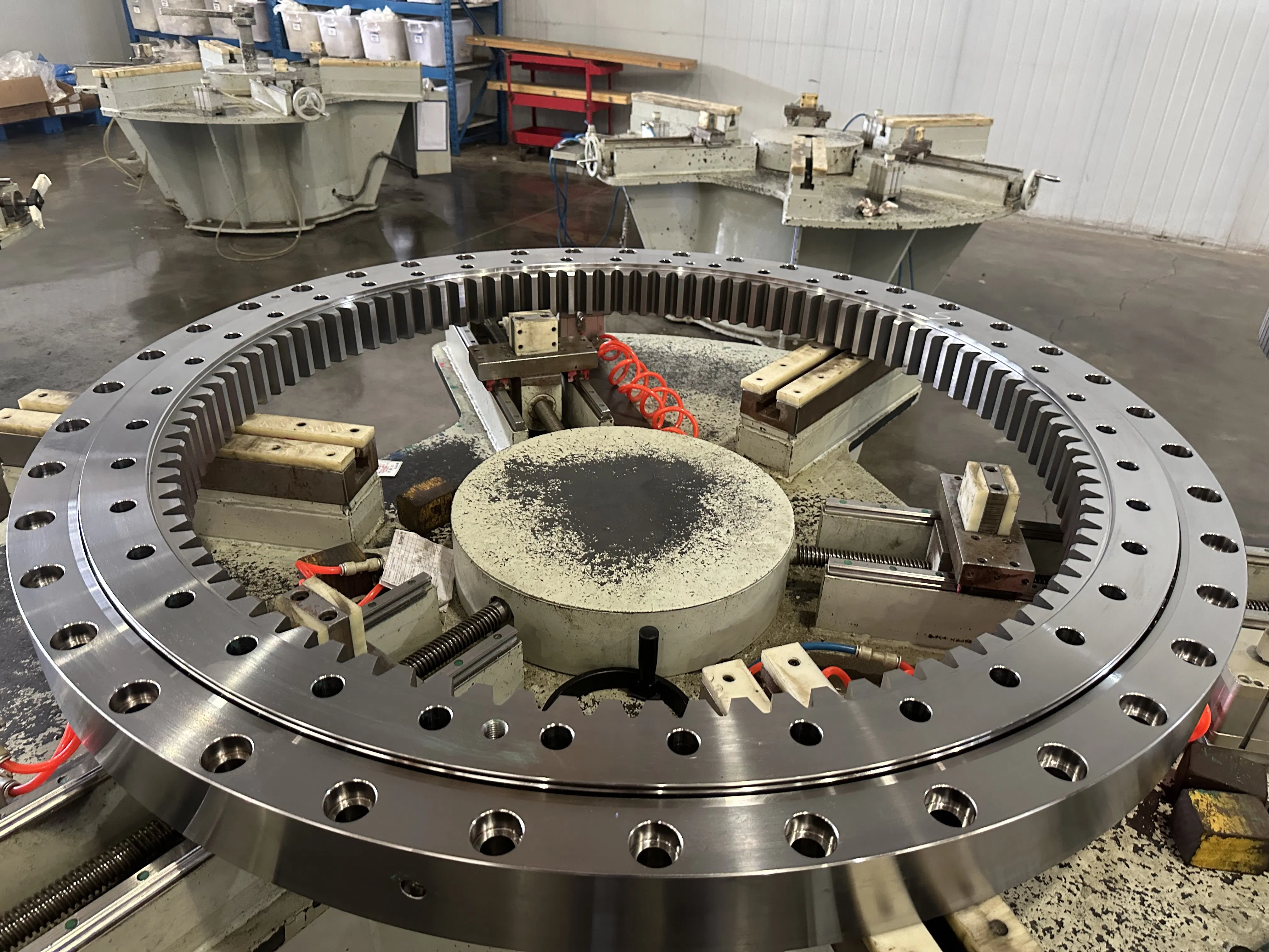 Custom Slewing Ring Solutions for Optimal Heavy Equipment Efficiency