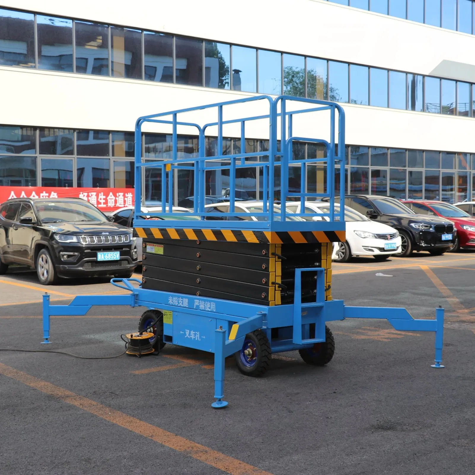 Manufacturer Direct Sales Self Driving Scissor Platform for Industrial Maintenance