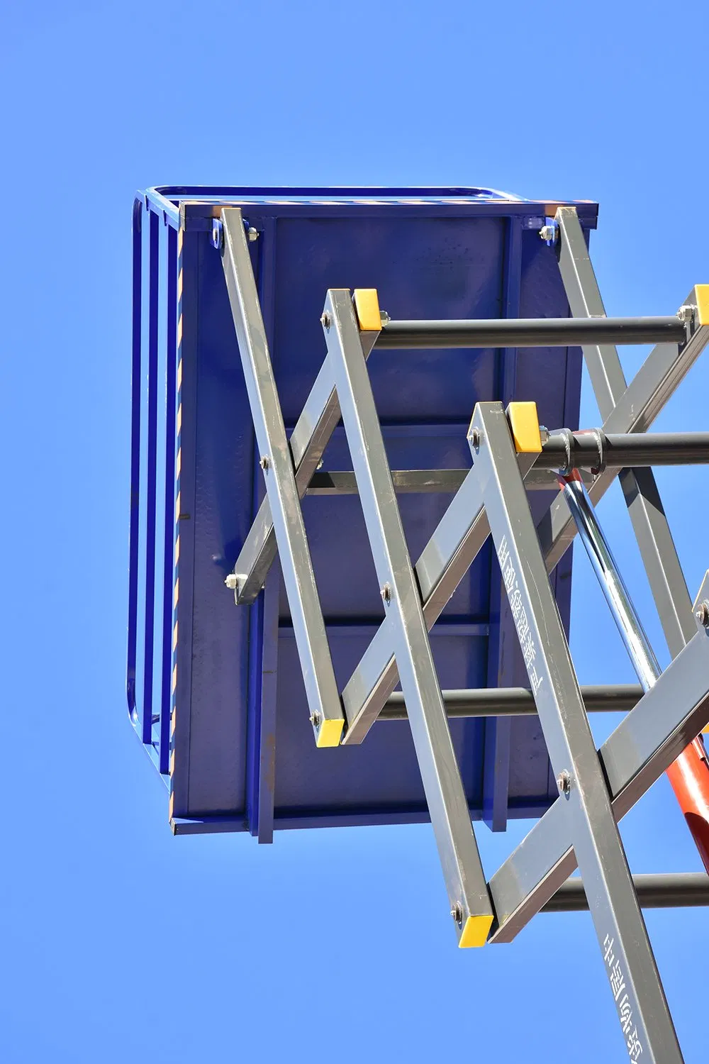 Heavy Duty Fixed Lift Platform OEM ODM CE Certified Anti-Deformation High Safety Industrial Cargo Lift Platform