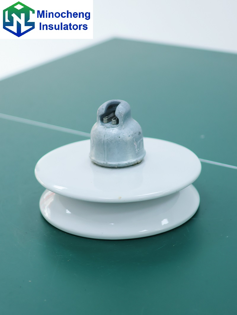 Anticontaminación Doble Tejado U70bp Aislador de Porcelana 70kN Tipo Suspensión para Línea de Transmisión