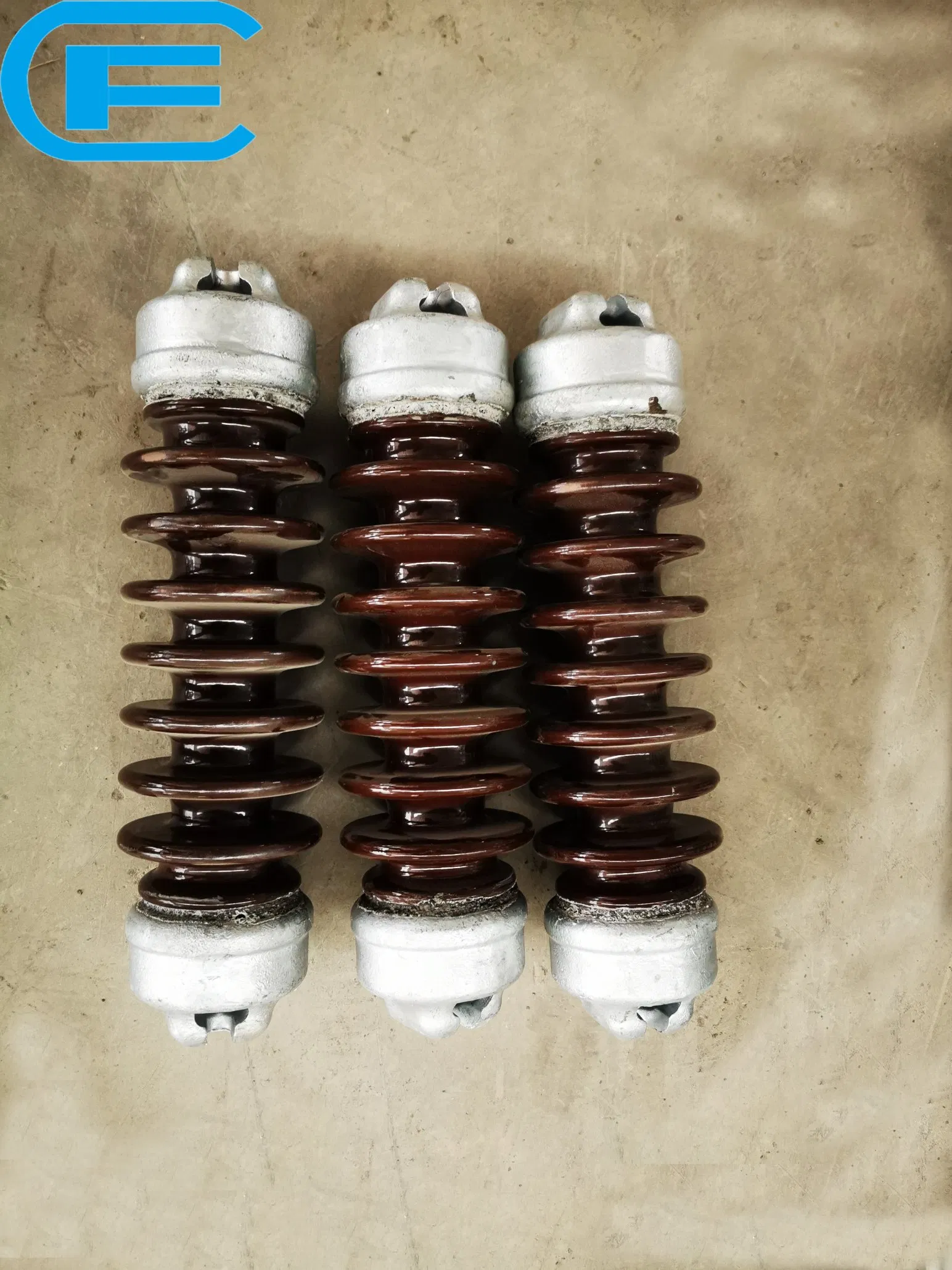 Aislador Largo de Porcelana de Alta Resistencia 70kN a 300kN