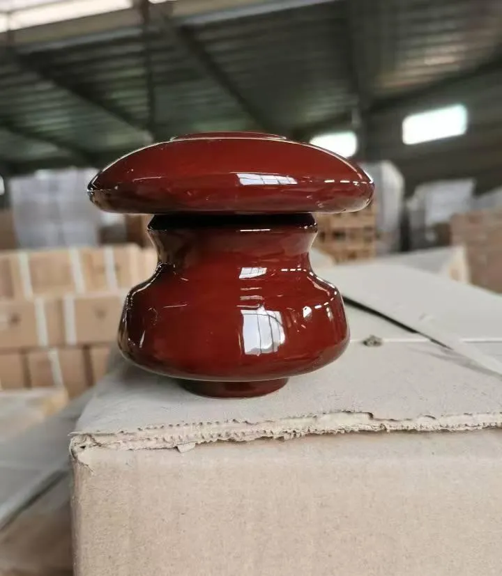 Aislador de porcelana de bajo voltaje con gancho de hierro premium ED-2b para uso eléctrico